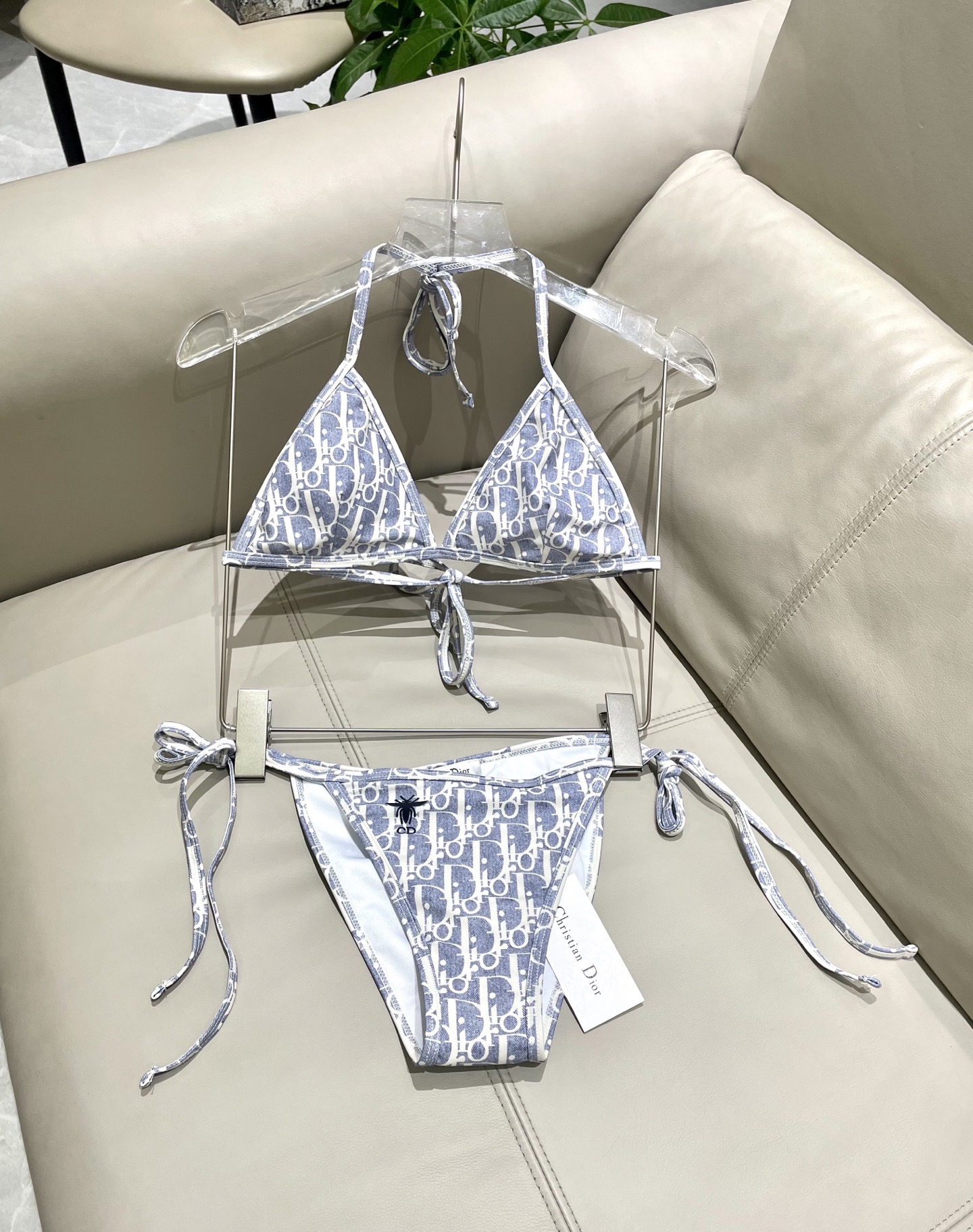 迪奥新款分体泳衣 三件套 比基尼➕裤裙 时尚潮流款 😍🥰适合多种场景的游泳衣🏊‍♀️海边 游泳池 温泉 