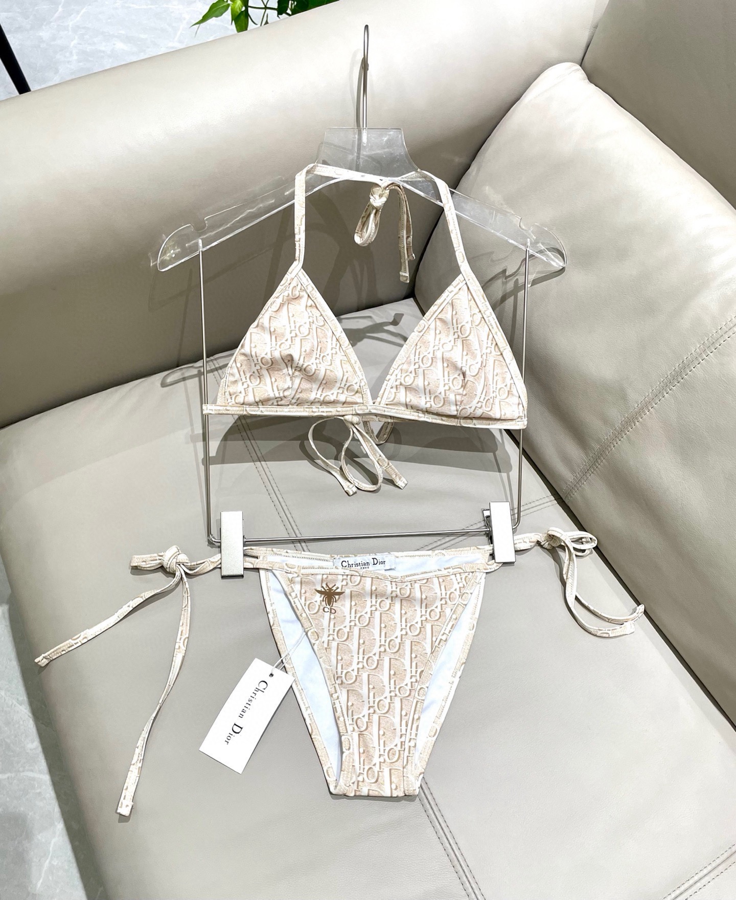 迪奥新款分体泳衣 三件套 比基尼➕裤裙 时尚潮流款 😍🥰适合多种场景的游泳衣🏊‍♀️海边 游泳池 温泉 