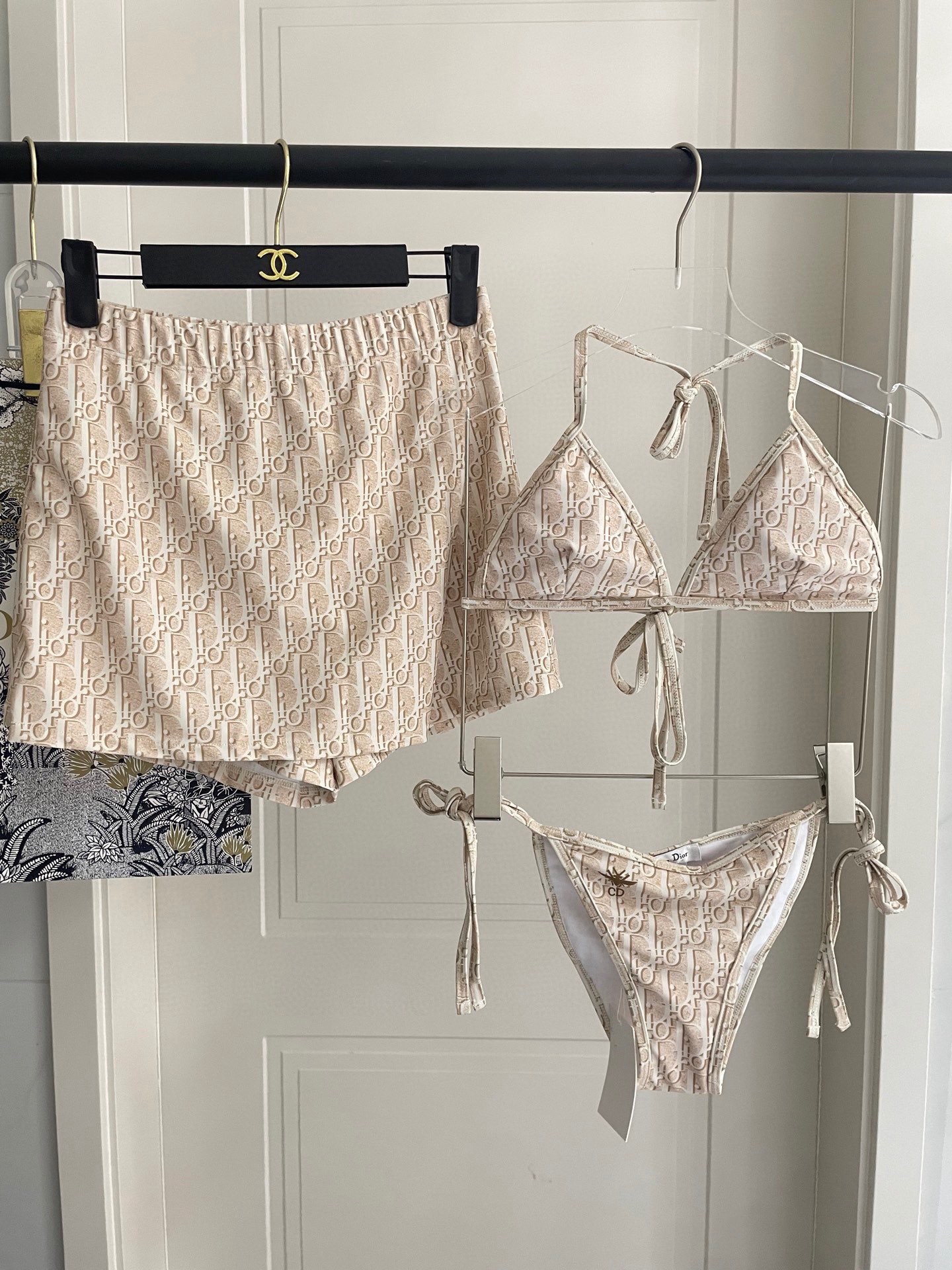 迪奥新款分体泳衣 三件套 比基尼➕裤裙 时尚潮流款 😍🥰适合多种场景的游泳衣🏊‍♀️海边 游泳池 温泉 