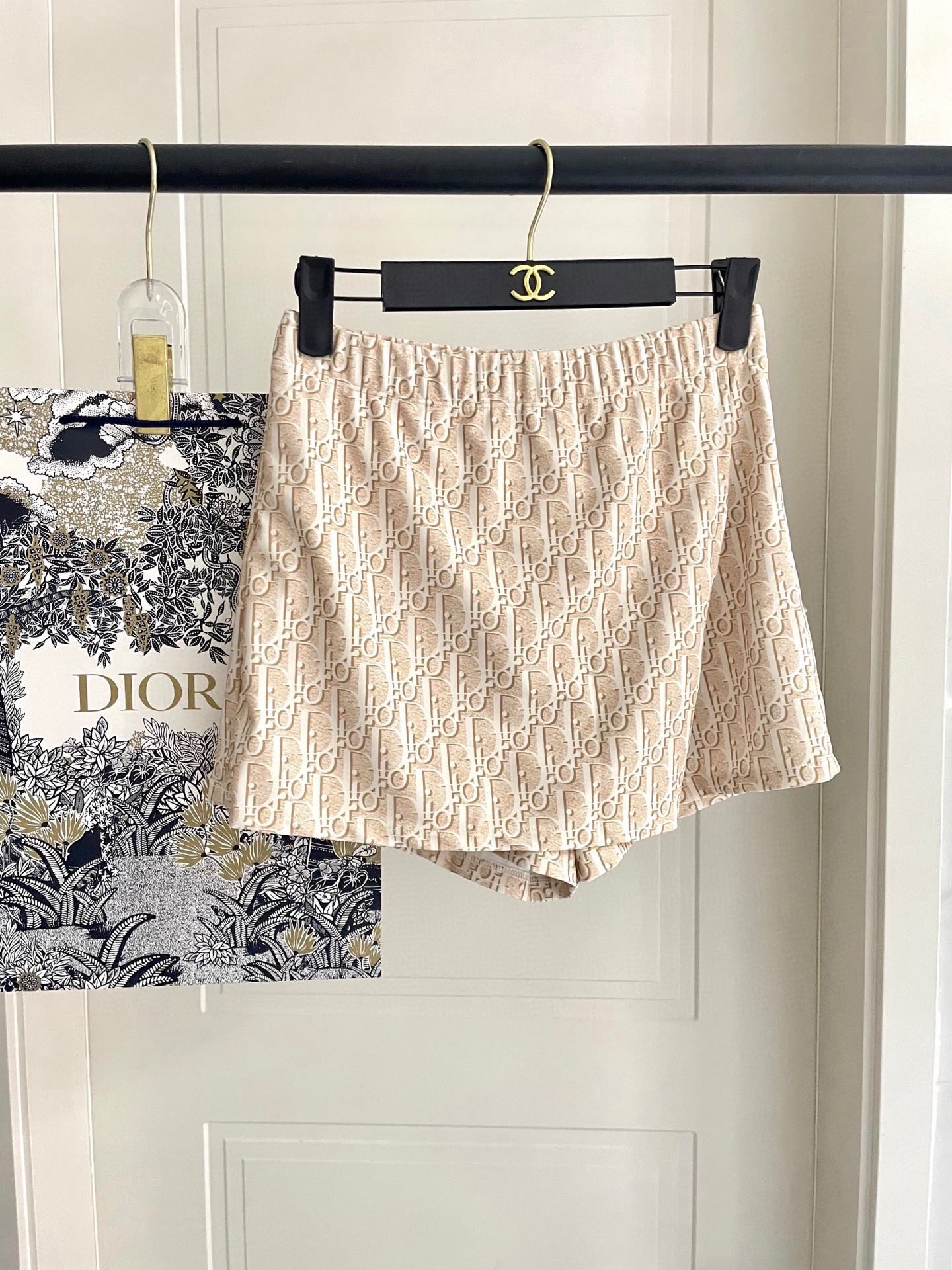 迪奥新款分体泳衣 三件套 比基尼➕裤裙 时尚潮流款 😍🥰适合多种场景的游泳衣🏊‍♀️海边 游泳池 温泉 