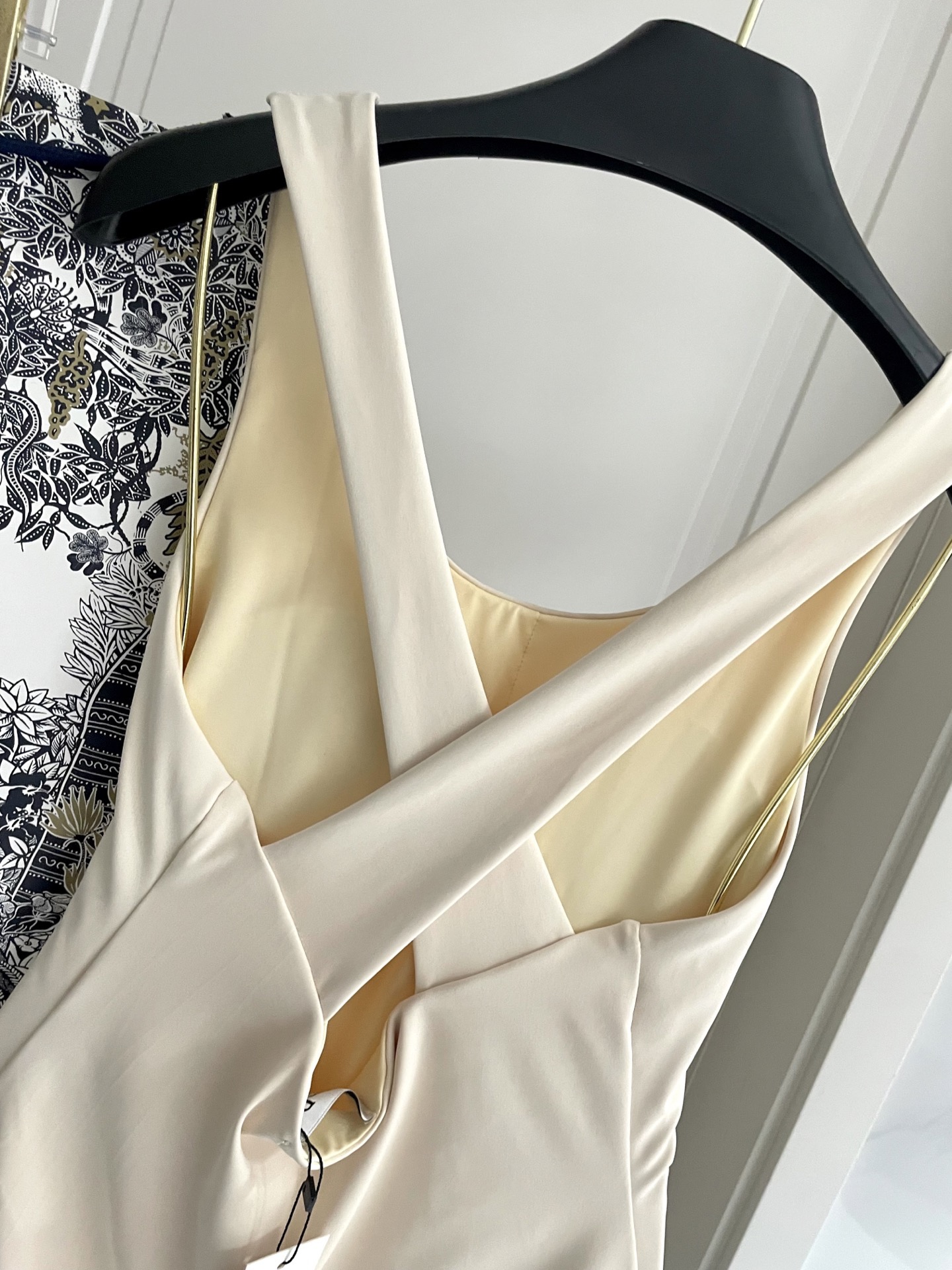 迪奥新款连体 时尚潮流款 😍🥰适合多种场景的游泳衣🏊‍♀️海边 游泳池 温泉 水上乐园 漂流都可以😌内搭