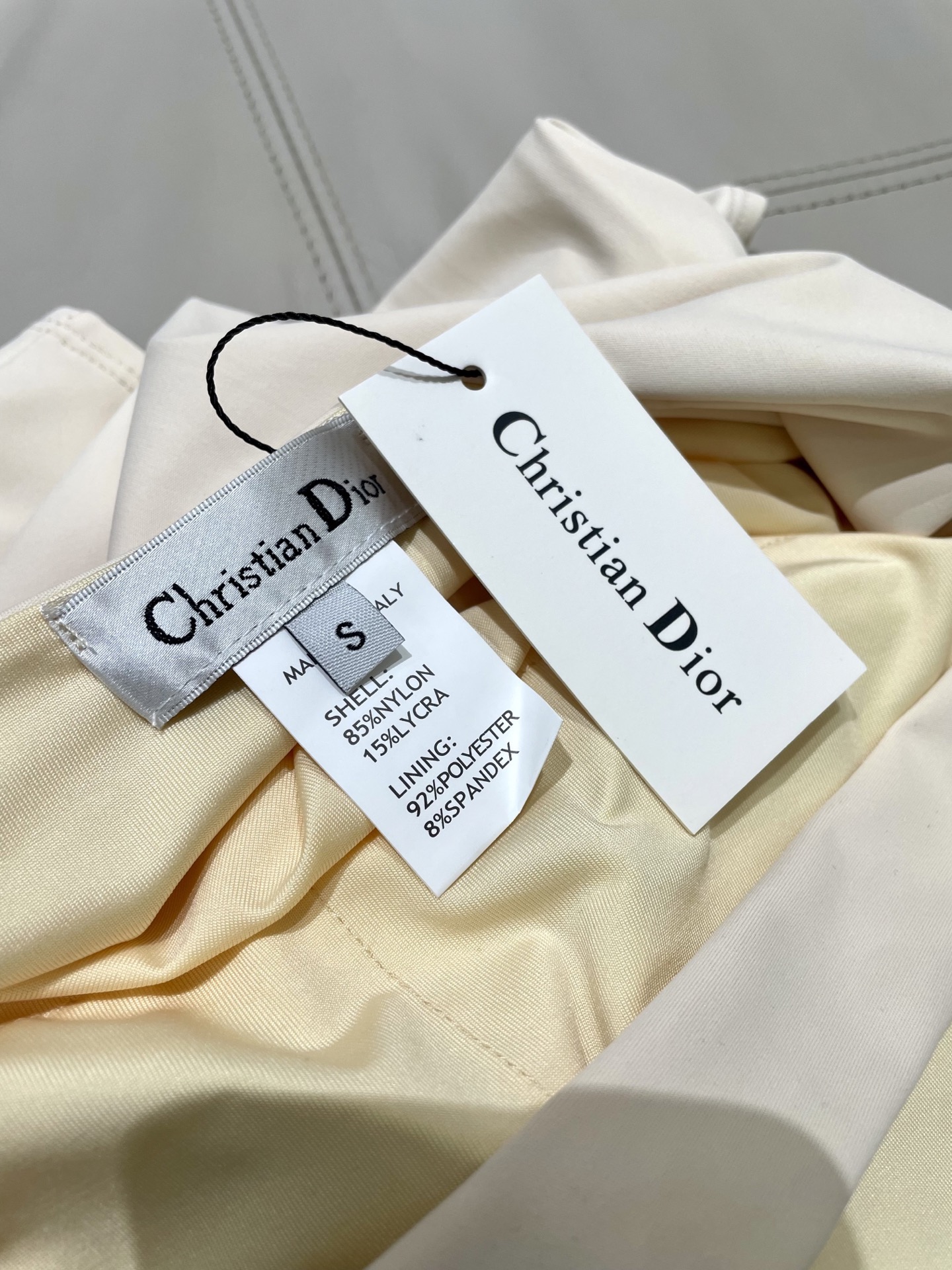 迪奥新款连体 时尚潮流款 😍🥰适合多种场景的游泳衣🏊‍♀️海边 游泳池 温泉 水上乐园 漂流都可以😌内搭