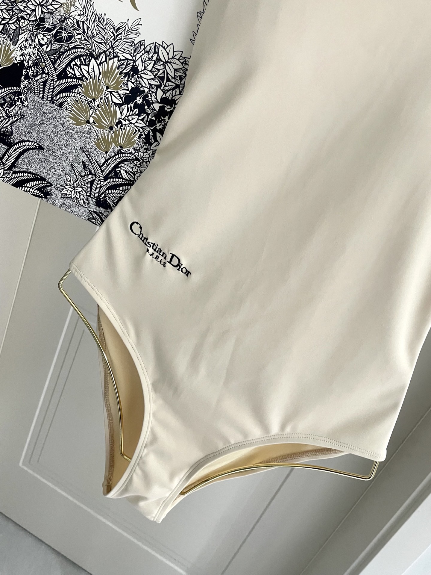 迪奥新款连体 时尚潮流款 😍🥰适合多种场景的游泳衣🏊‍♀️海边 游泳池 温泉 水上乐园 漂流都可以😌内搭