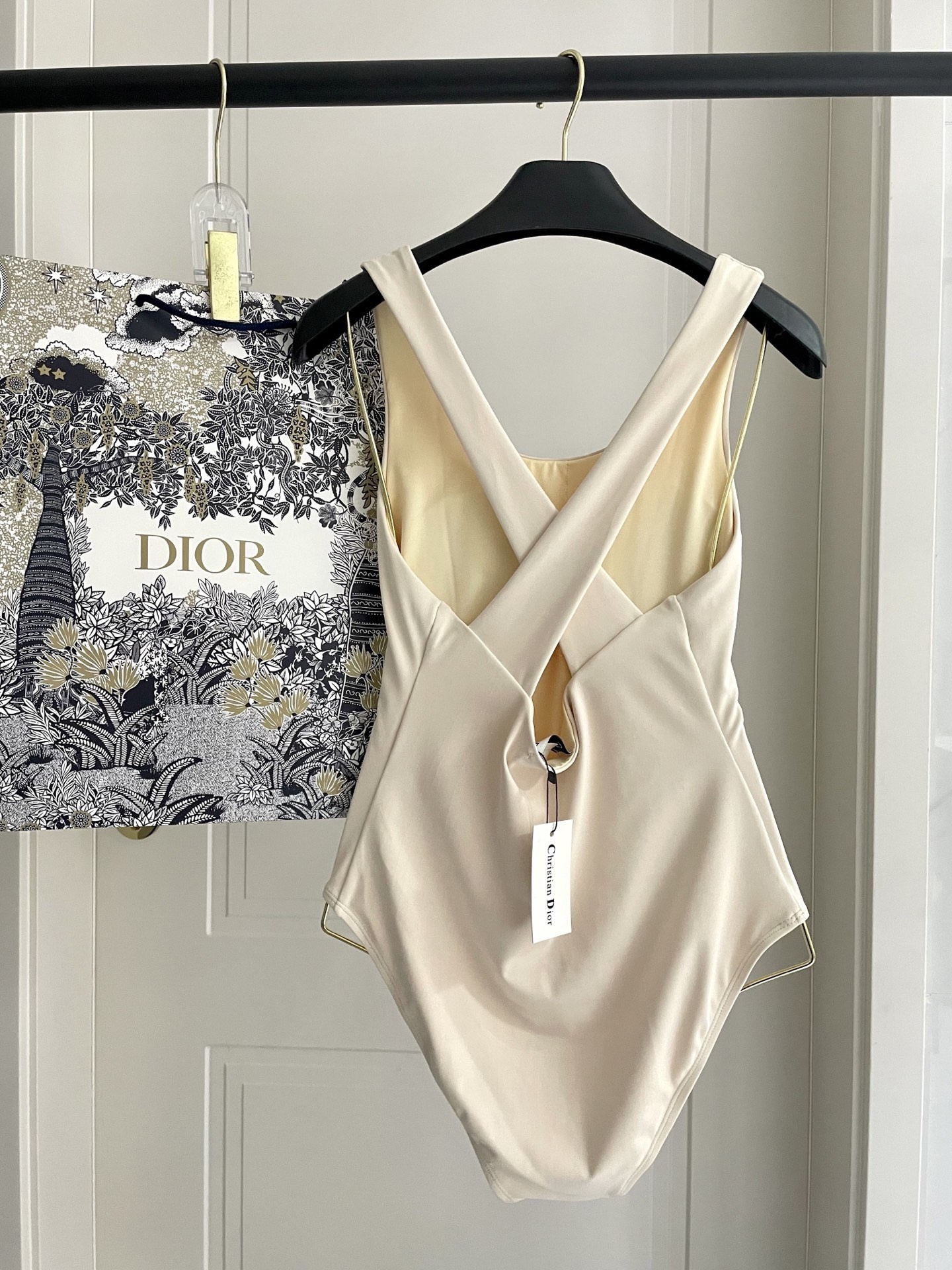 迪奥新款连体 时尚潮流款 😍🥰适合多种场景的游泳衣🏊‍♀️海边 游泳池 温泉 水上乐园 漂流都可以😌内搭