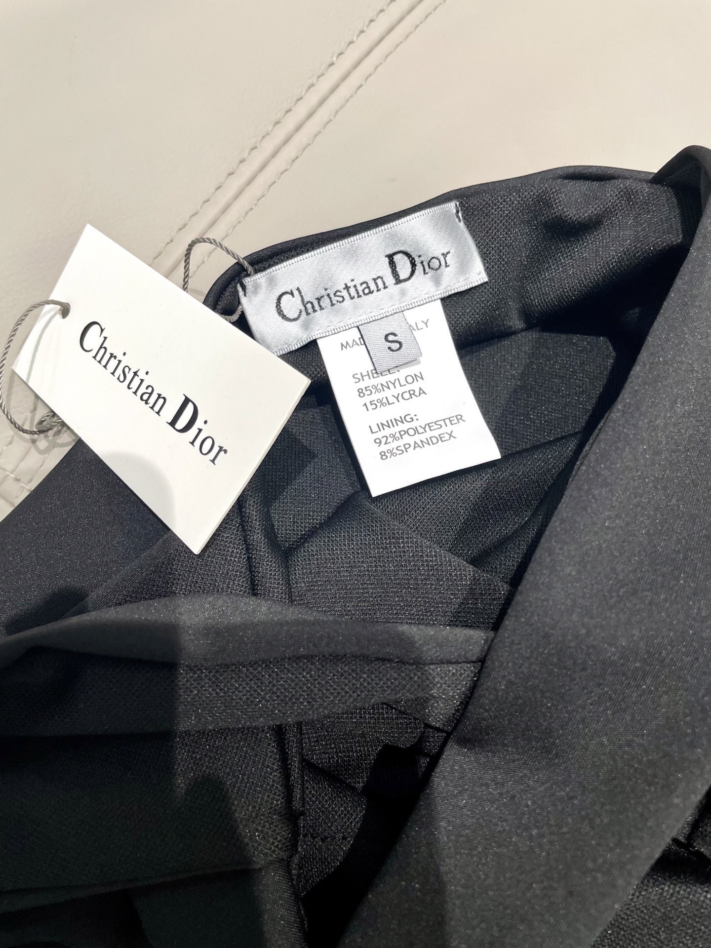 迪奥新款连体 时尚潮流款 😍🥰适合多种场景的游泳衣🏊‍♀️海边 游泳池 温泉 水上乐园 漂流都可以😌内搭