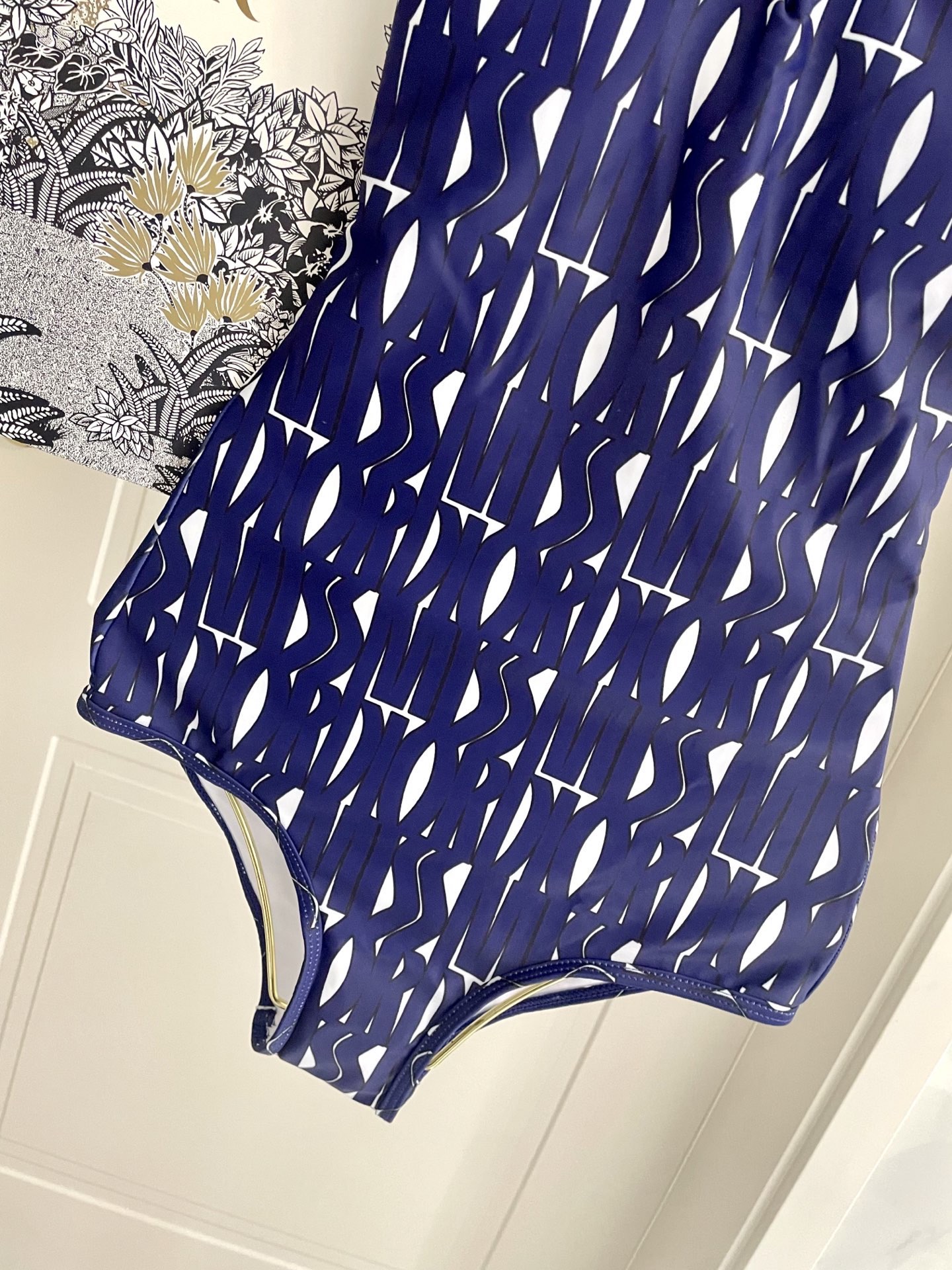 迪奥新款连体 时尚潮流款 😍🥰适合多种场景的游泳衣🏊‍♀️海边 游泳池 温泉 水上乐园 漂流都可以😌内搭