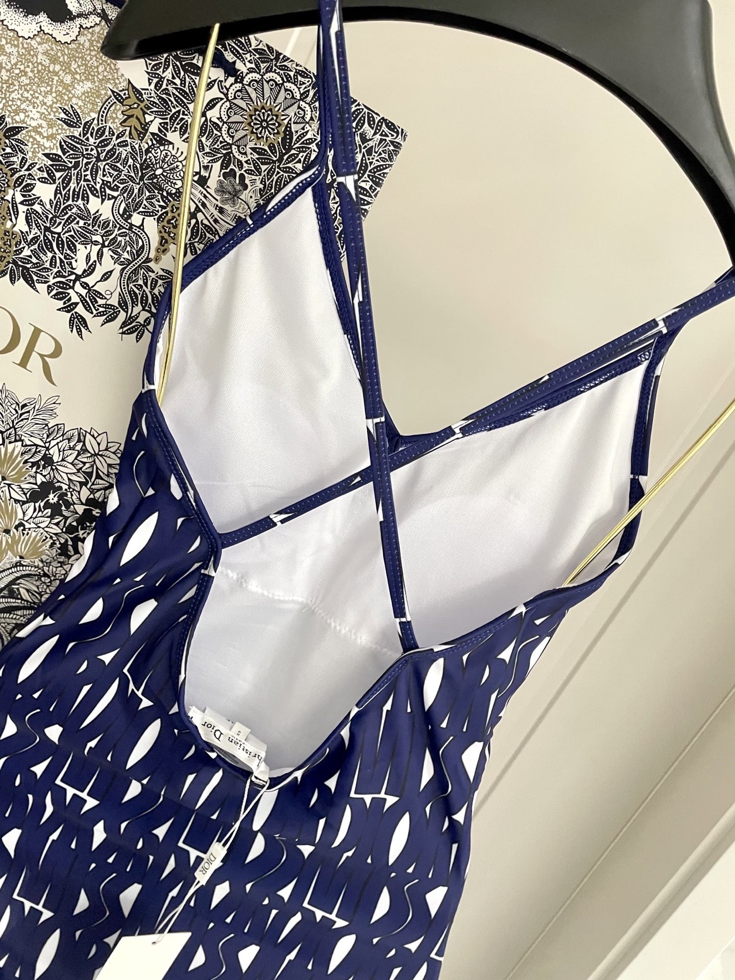 迪奥新款连体 时尚潮流款 😍🥰适合多种场景的游泳衣🏊‍♀️海边 游泳池 温泉 水上乐园 漂流都可以😌内搭