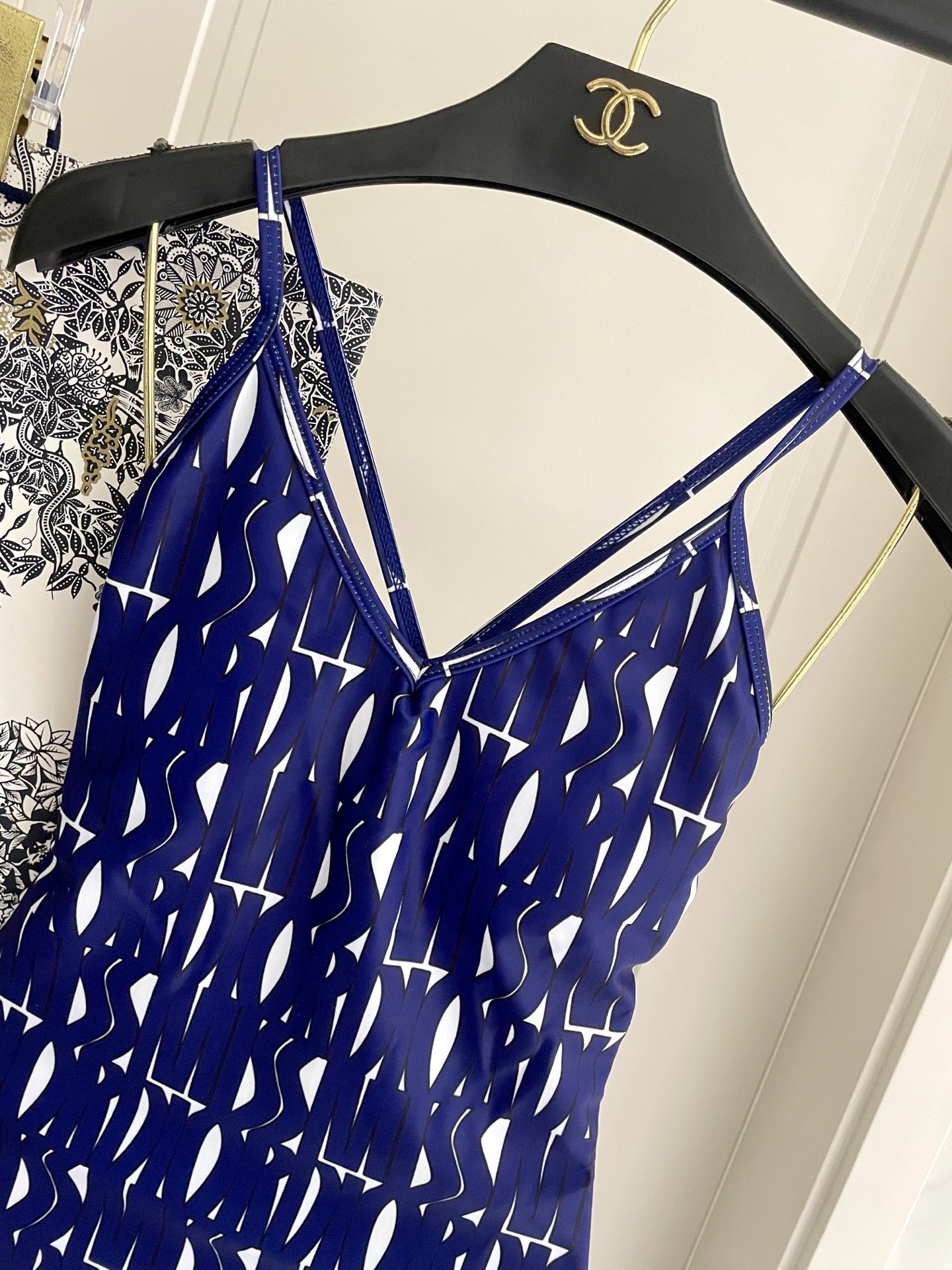 迪奥新款连体 时尚潮流款 😍🥰适合多种场景的游泳衣🏊‍♀️海边 游泳池 温泉 水上乐园 漂流都可以😌内搭