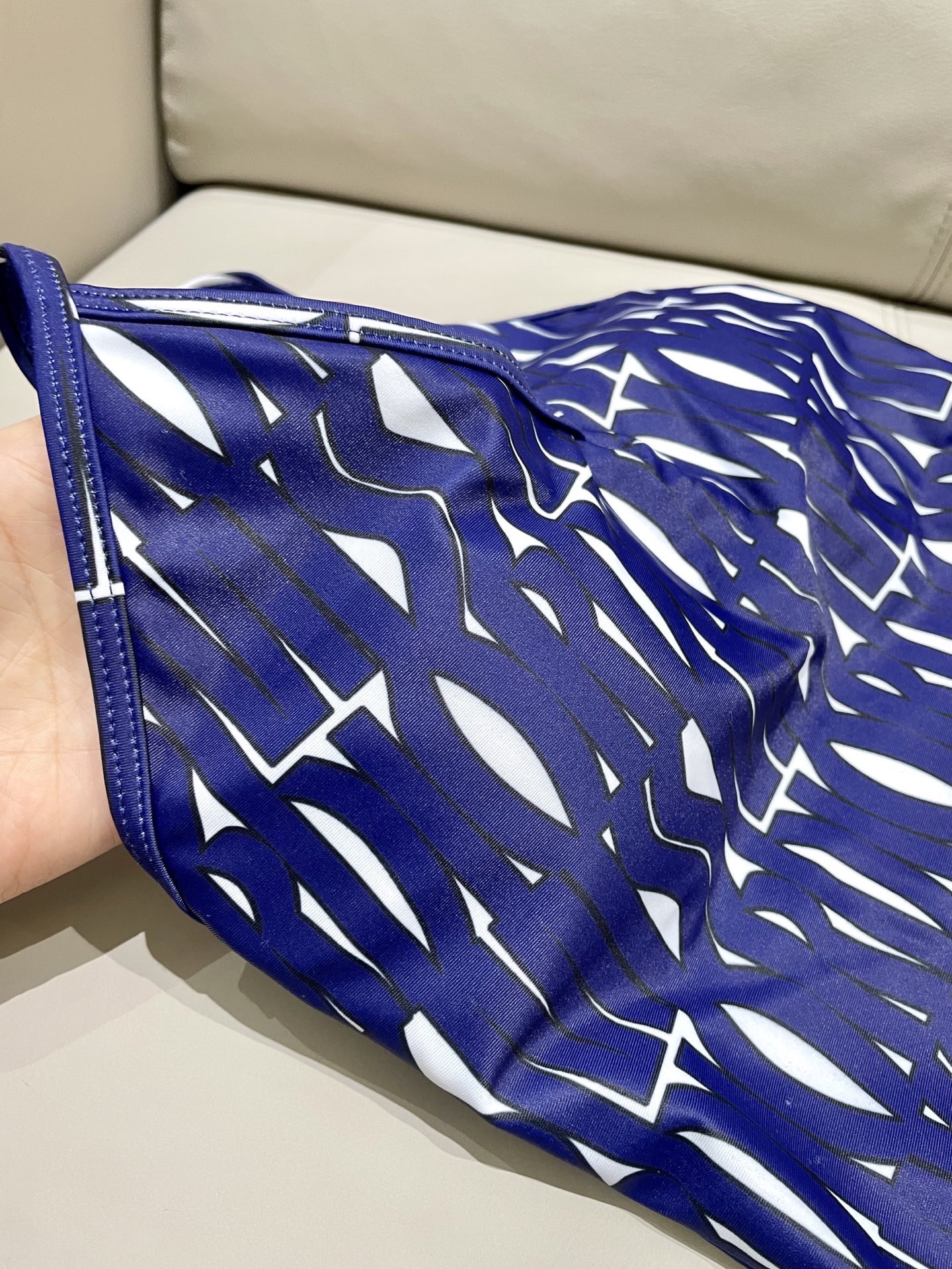 迪奥新款连体 时尚潮流款 😍🥰适合多种场景的游泳衣🏊‍♀️海边 游泳池 温泉 水上乐园 漂流都可以😌内搭