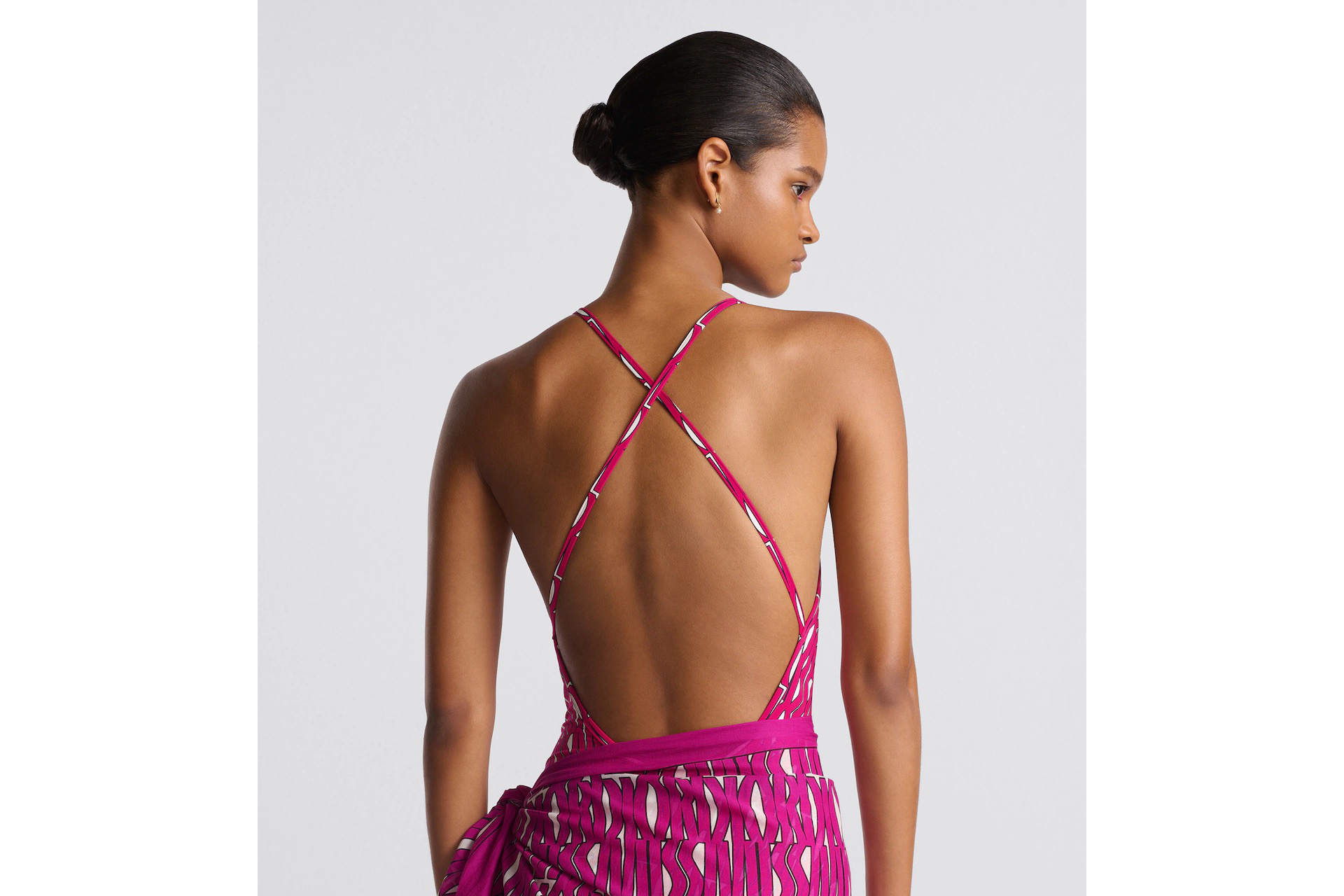 迪奥新款连体 时尚潮流款 😍🥰适合多种场景的游泳衣🏊‍♀️海边 游泳池 温泉 水上乐园 漂流都可以😌内搭