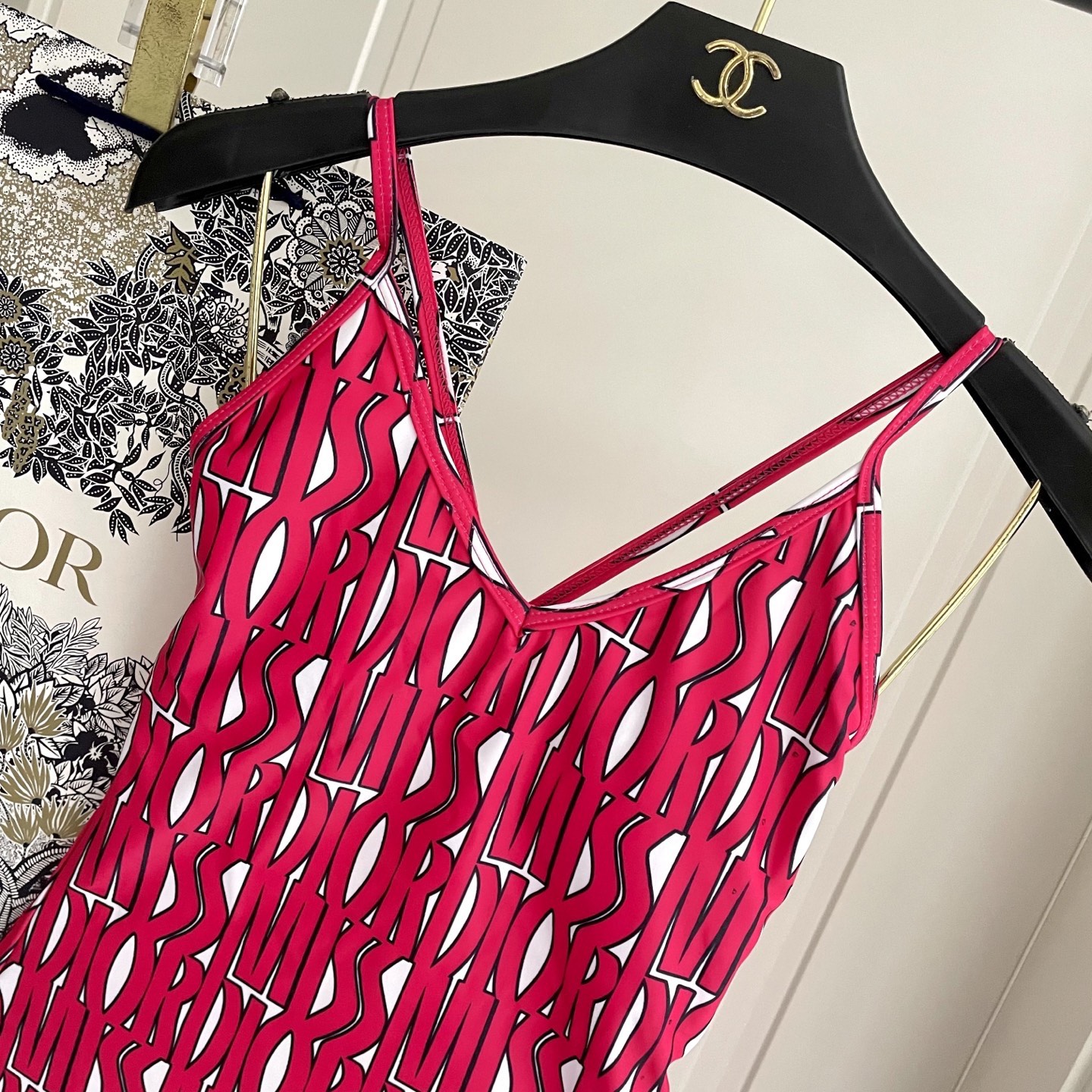 迪奥新款连体 时尚潮流款 😍🥰适合多种场景的游泳衣🏊‍♀️海边 游泳池 温泉 水上乐园 漂流都可以😌内搭