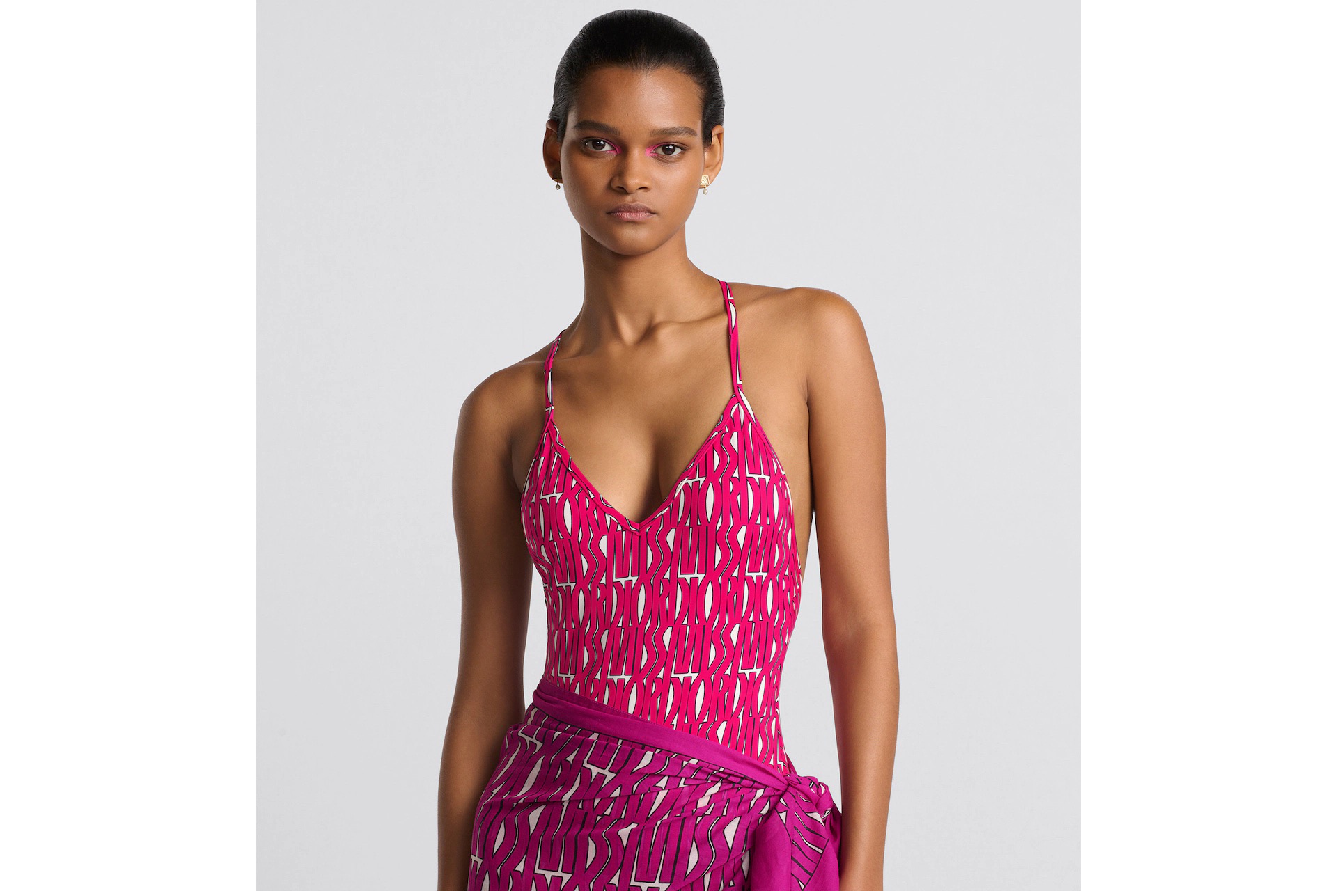 迪奥新款连体 时尚潮流款 😍🥰适合多种场景的游泳衣🏊‍♀️海边 游泳池 温泉 水上乐园 漂流都可以😌内搭