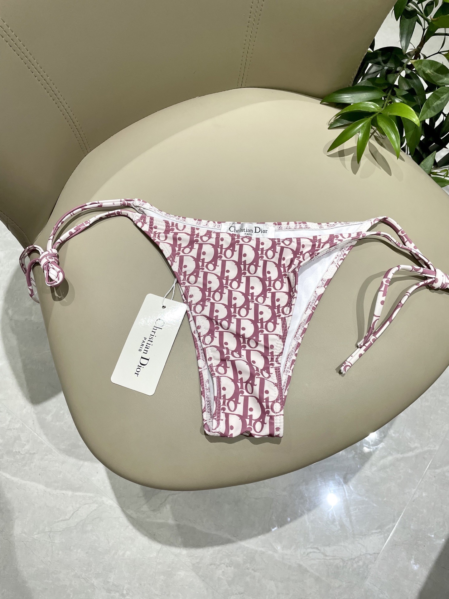 迪奥比基尼😍🥰适合多种场景的游泳衣🏊‍♀️海边 游泳池 温泉 水上乐园 漂流都可以😌内搭也完全可以 连体