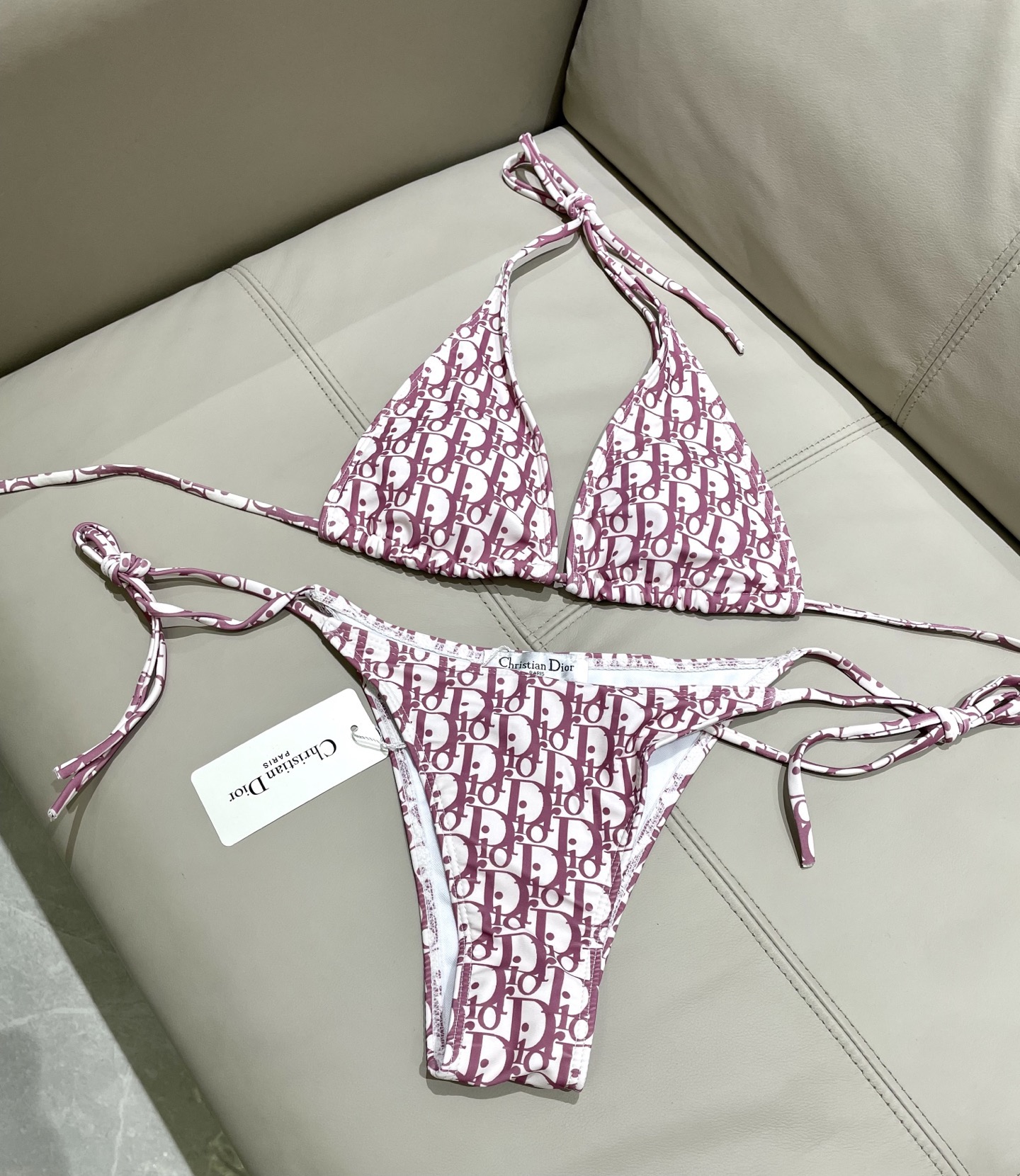 迪奥比基尼😍🥰适合多种场景的游泳衣🏊‍♀️海边 游泳池 温泉 水上乐园 漂流都可以😌内搭也完全可以 连体