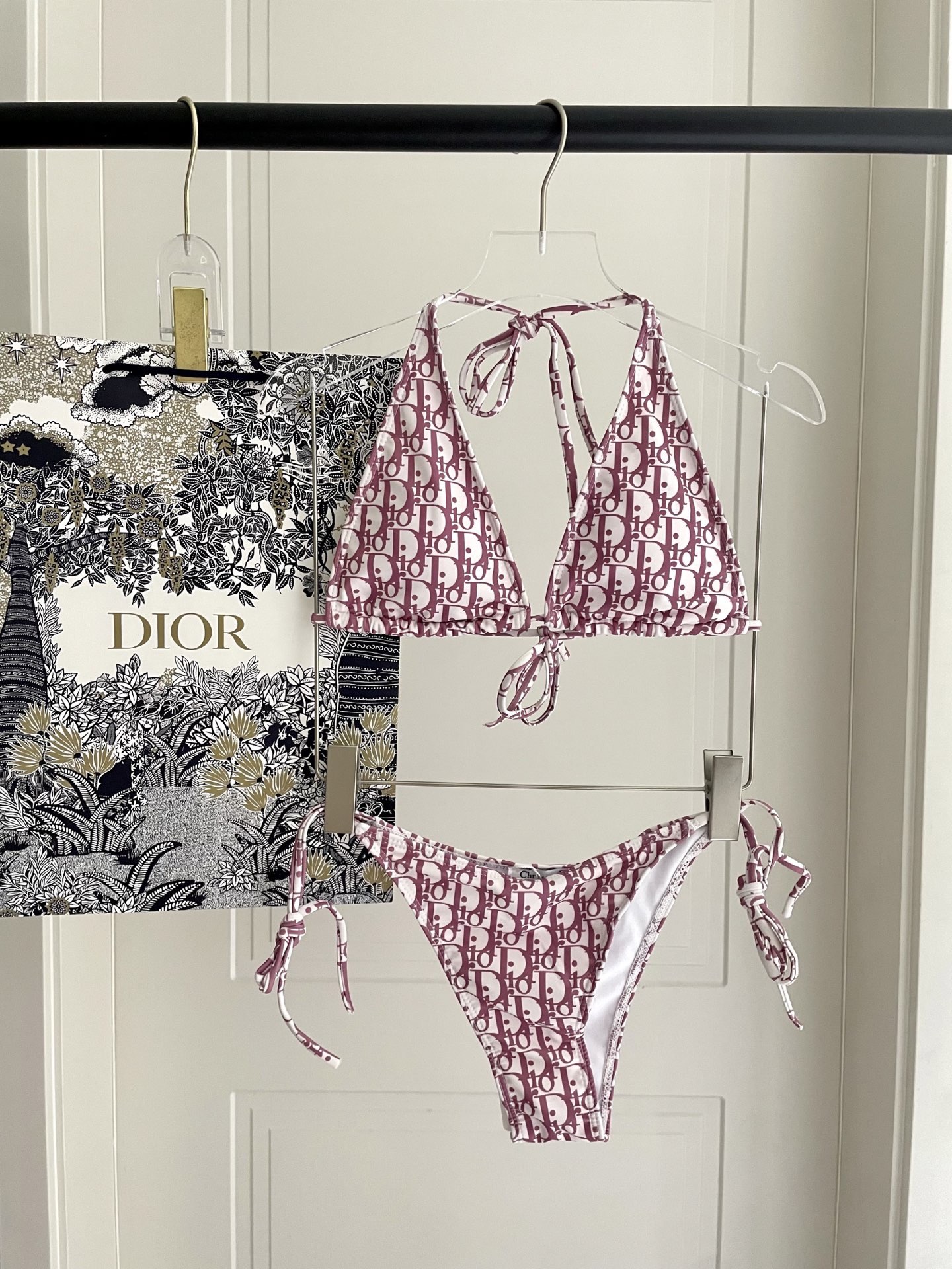 迪奥比基尼😍🥰适合多种场景的游泳衣🏊‍♀️海边 游泳池 温泉 水上乐园 漂流都可以😌内搭也完全可以 连体