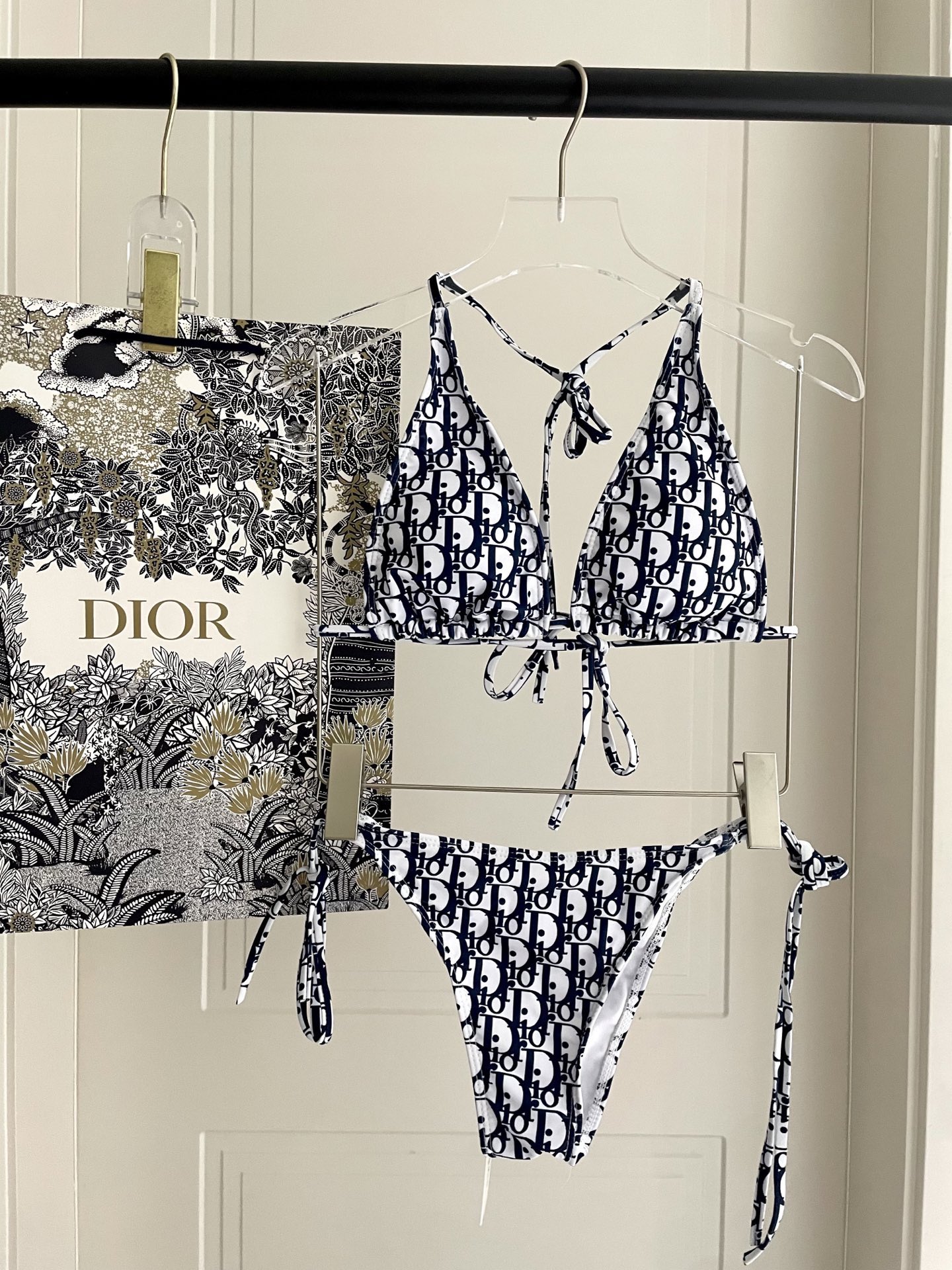 迪奥比基尼😍🥰适合多种场景的游泳衣🏊‍♀️海边 游泳池 温泉 水上乐园 漂流都可以😌内搭也完全可以 连体