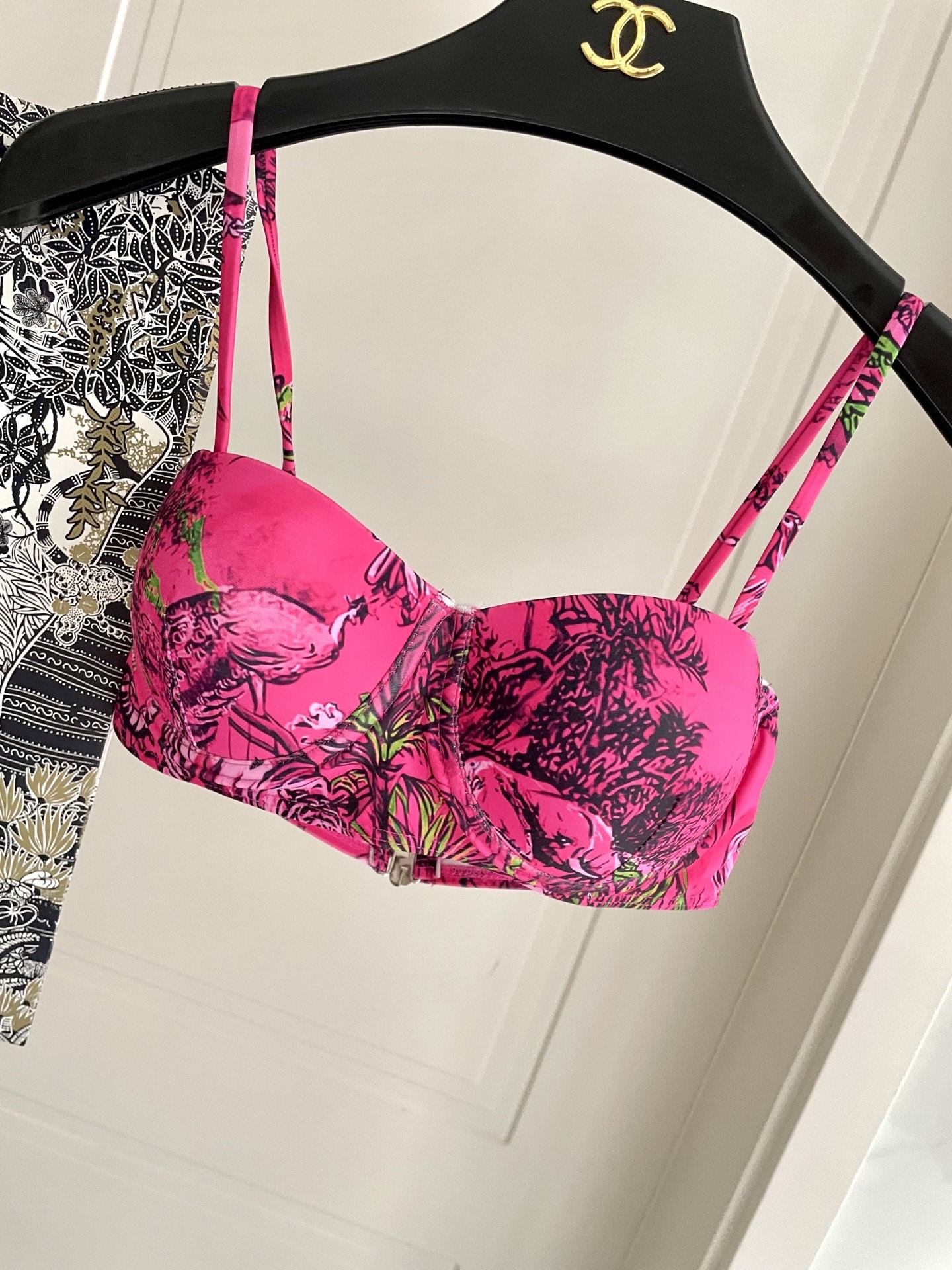 Dior字母新款连体式泳衣👙❤️😍🥰适合多种场景的游泳衣🏊‍♀️海边 游泳池 温泉 水上乐园 漂流都可以