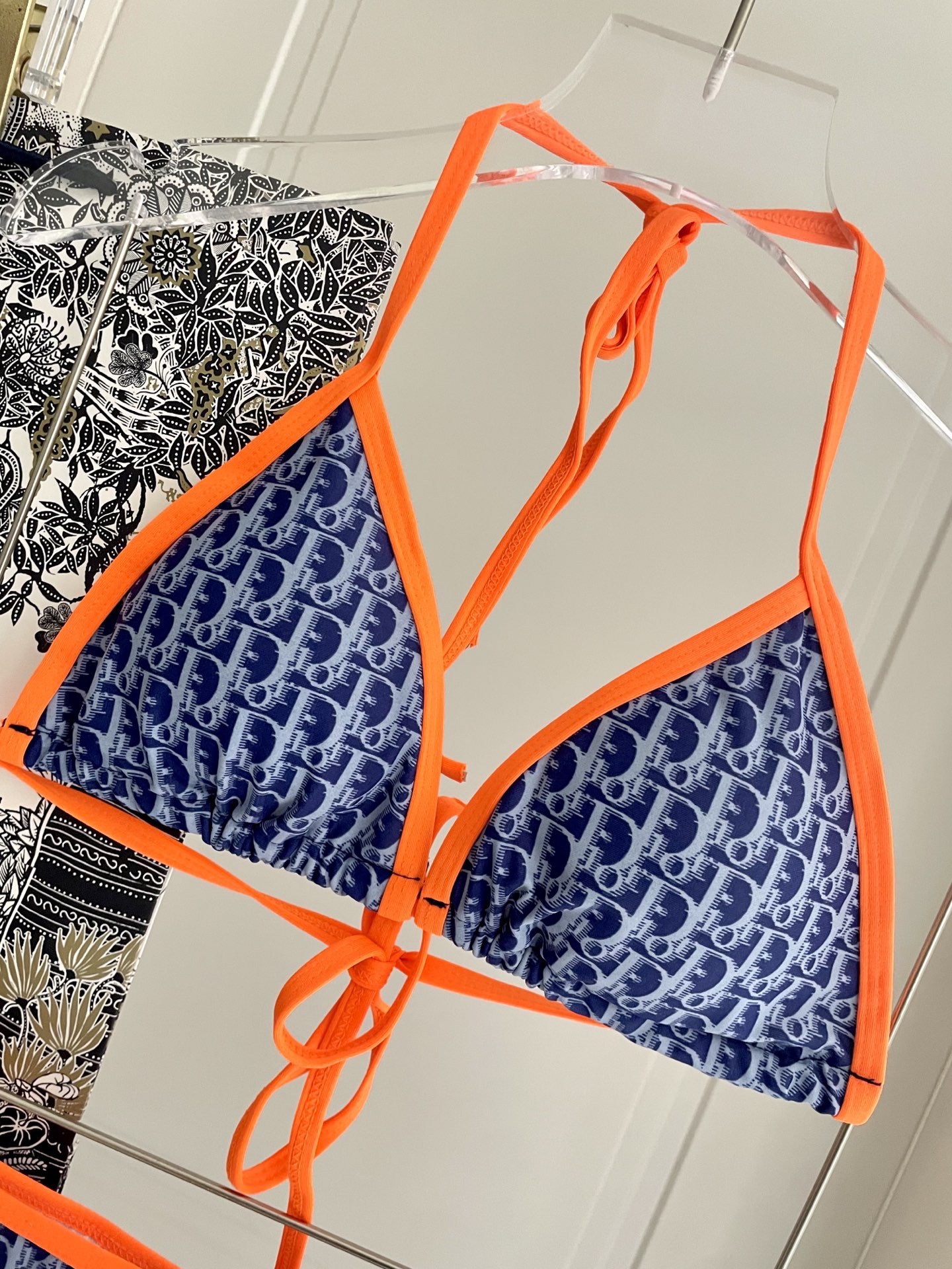 迪奥比基尼👙 上身超级棒！同步各大专柜发售，自然而然呈现时尚感！十分减龄，具有年轻活力。 码数：S M 