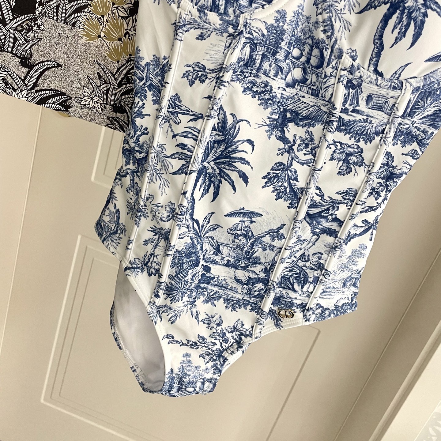 迪奥新款泳衣2件套 😍🥰适合多种场景的游泳衣🏊‍♀️海边 游泳池 温泉 水上乐园 漂流都可以😌内搭也完全