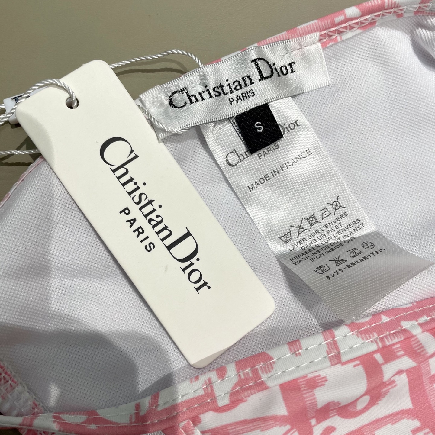 迪奥比基尼😍🥰适合多种场景的游泳衣🏊‍♀️海边 游泳池 温泉 水上乐园 漂流都可以😌内搭也完全可以 连体