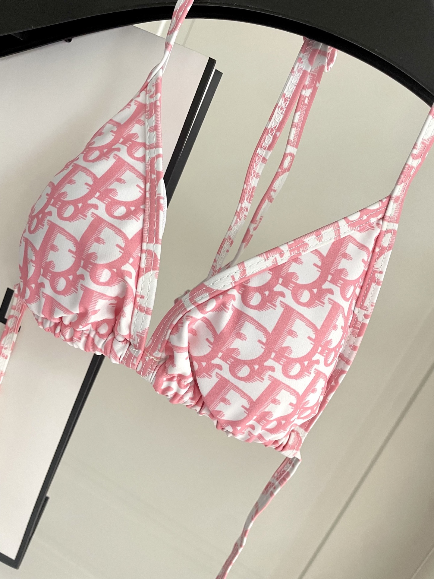 迪奥比基尼😍🥰适合多种场景的游泳衣🏊‍♀️海边 游泳池 温泉 水上乐园 漂流都可以😌内搭也完全可以 连体