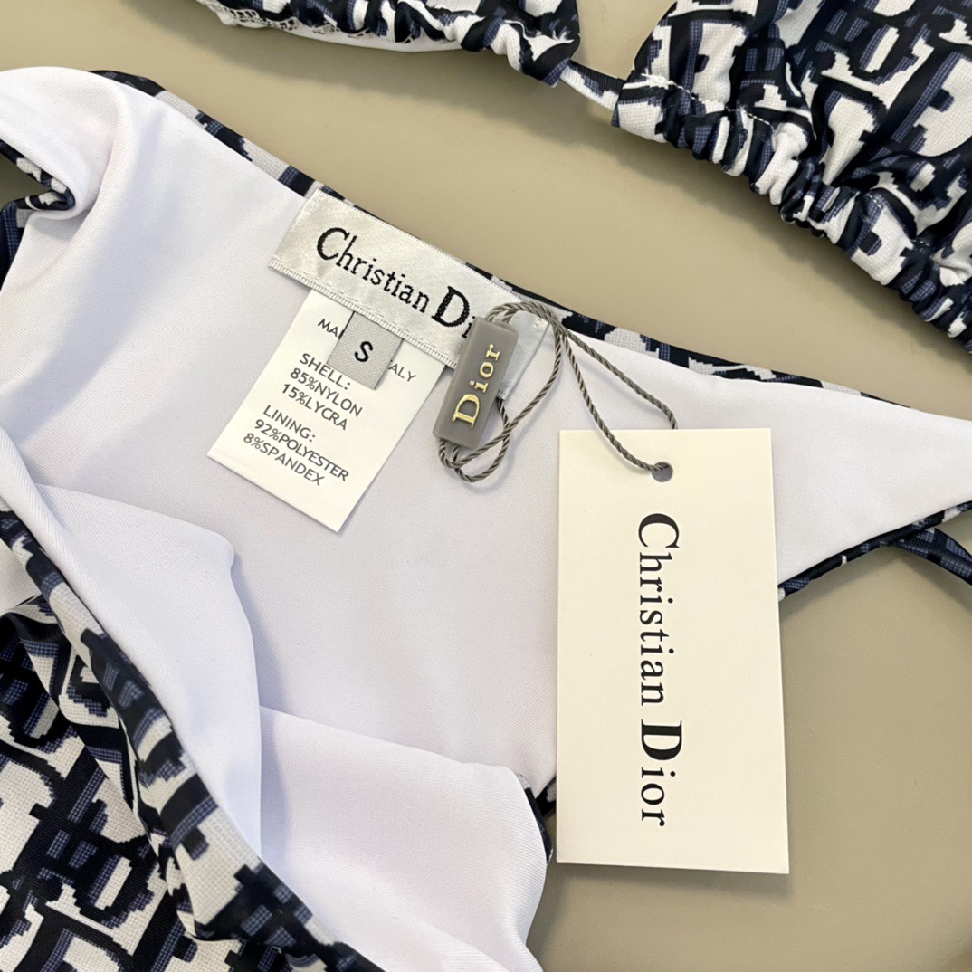 迪奥比基尼😍🥰适合多种场景的游泳衣🏊‍♀️海边 游泳池 温泉 水上乐园 漂流都可以😌内搭也完全可以 连体