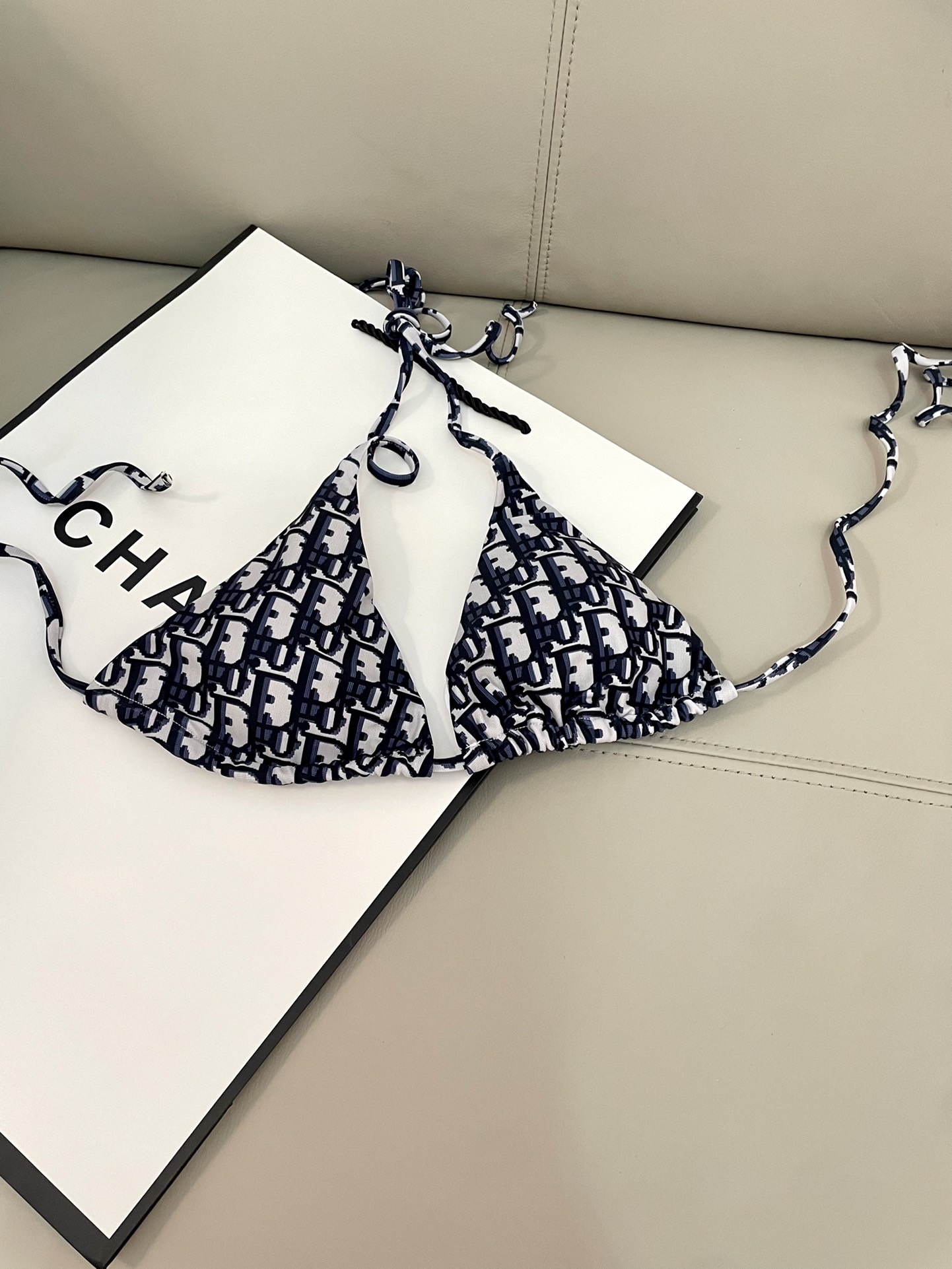 迪奥比基尼😍🥰适合多种场景的游泳衣🏊‍♀️海边 游泳池 温泉 水上乐园 漂流都可以😌内搭也完全可以 连体