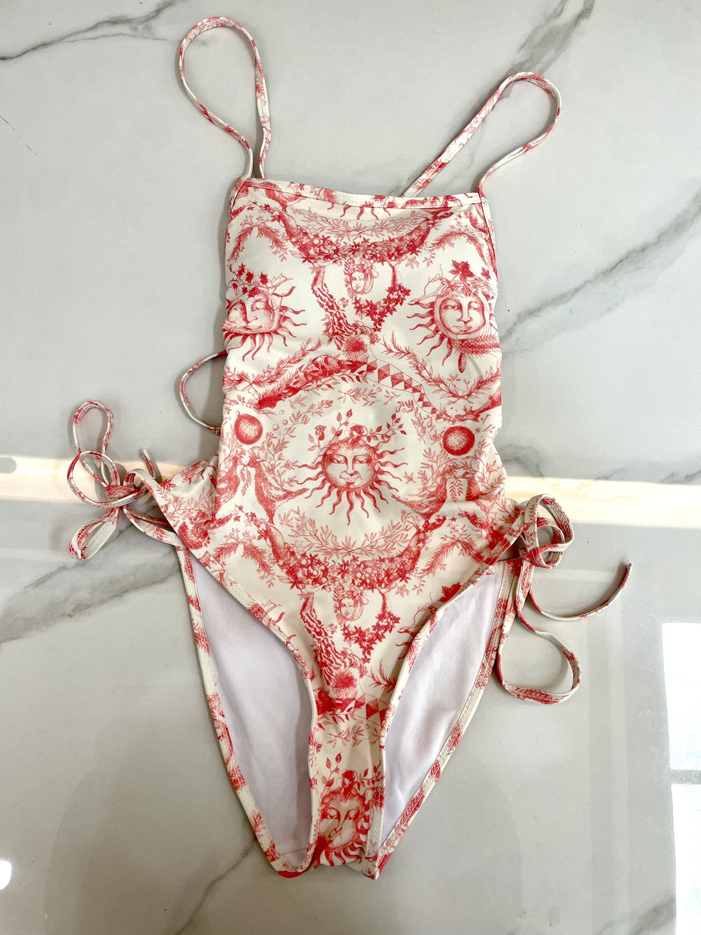 迪奥连体😍🥰适合多种场景的游泳衣🏊‍♀️海边 游泳池 温泉 水上乐园 漂流都可以😌内搭也完全可以 连体设