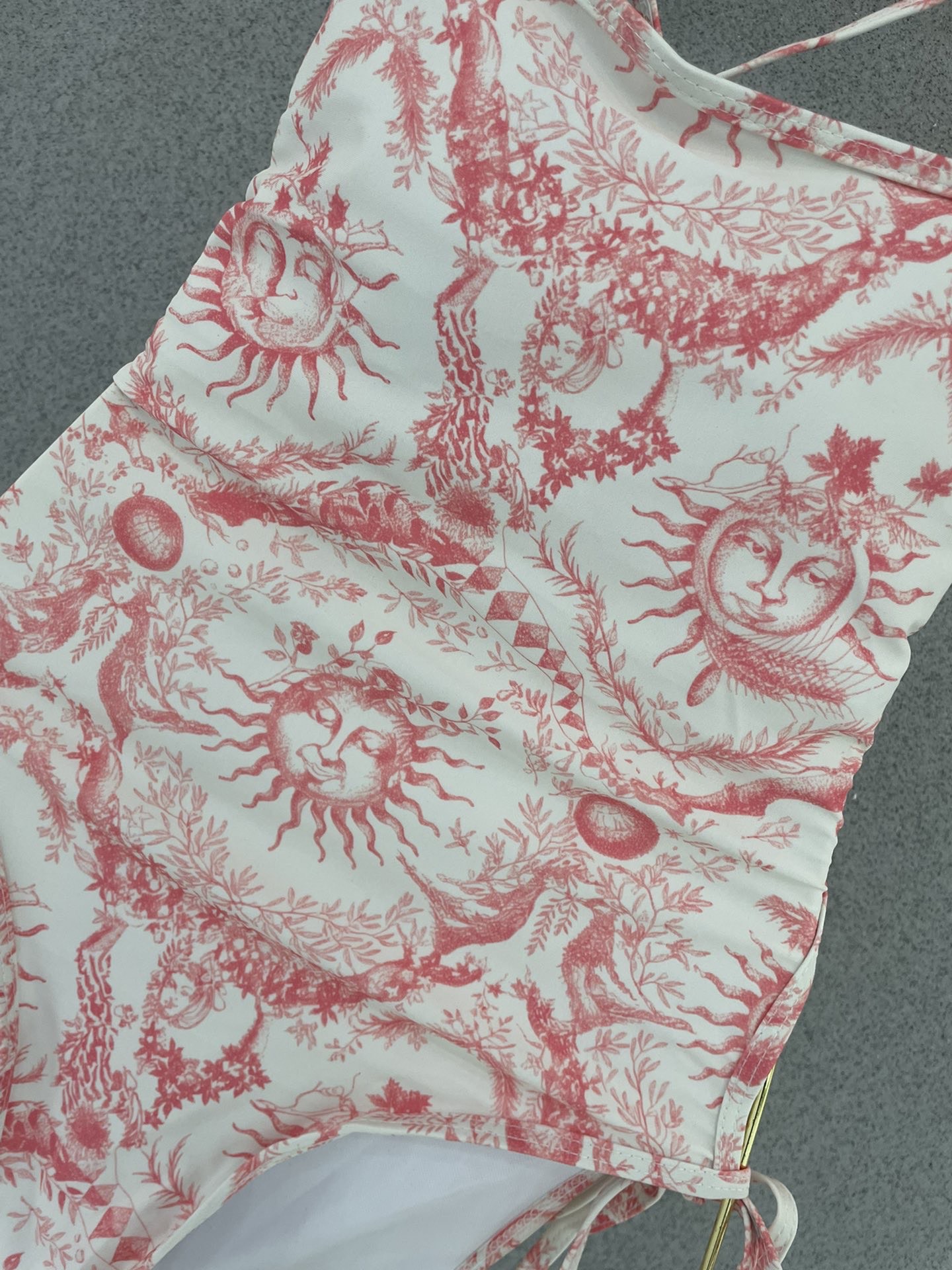 迪奥连体😍🥰适合多种场景的游泳衣🏊‍♀️海边 游泳池 温泉 水上乐园 漂流都可以😌内搭也完全可以 连体设