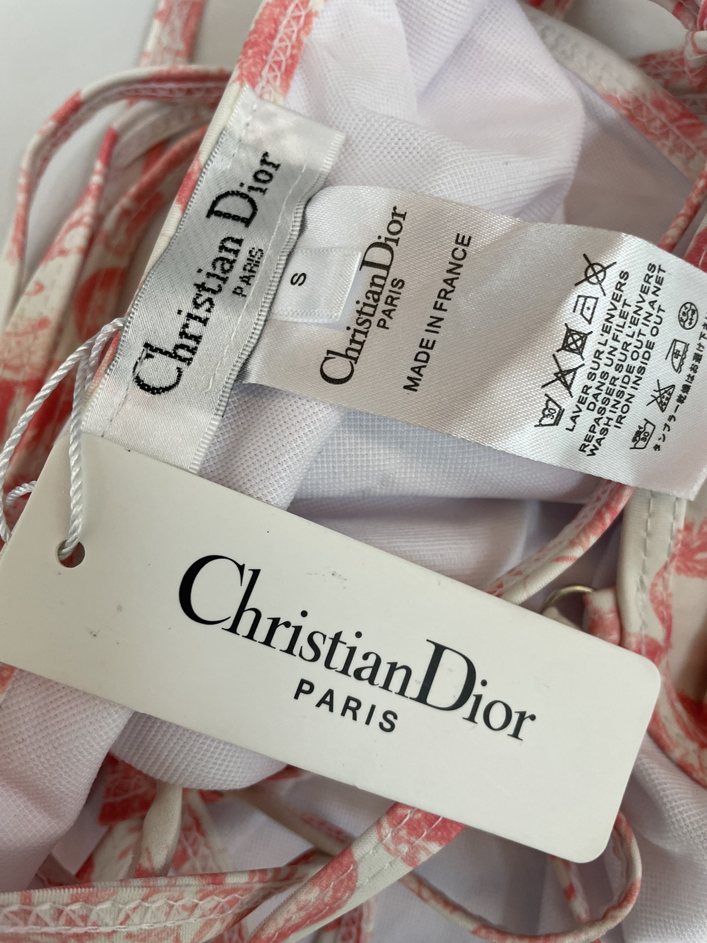 迪奥连体😍🥰适合多种场景的游泳衣🏊‍♀️海边 游泳池 温泉 水上乐园 漂流都可以😌内搭也完全可以 连体设