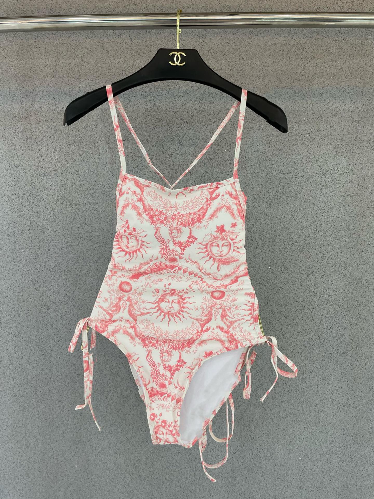 迪奥连体😍🥰适合多种场景的游泳衣🏊‍♀️海边 游泳池 温泉 水上乐园 漂流都可以😌内搭也完全可以 连体设