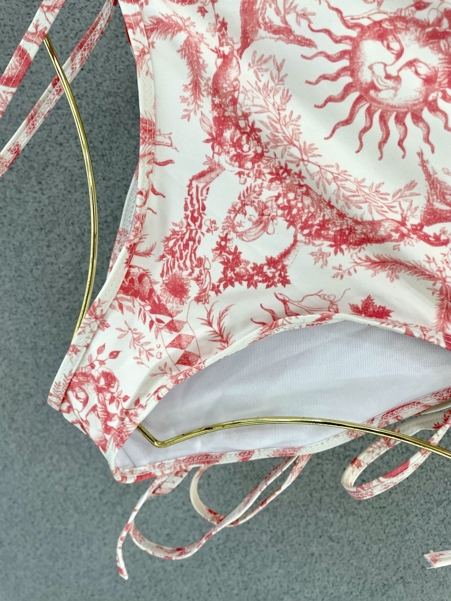 迪奥连体😍🥰适合多种场景的游泳衣🏊‍♀️海边 游泳池 温泉 水上乐园 漂流都可以😌内搭也完全可以 连体设