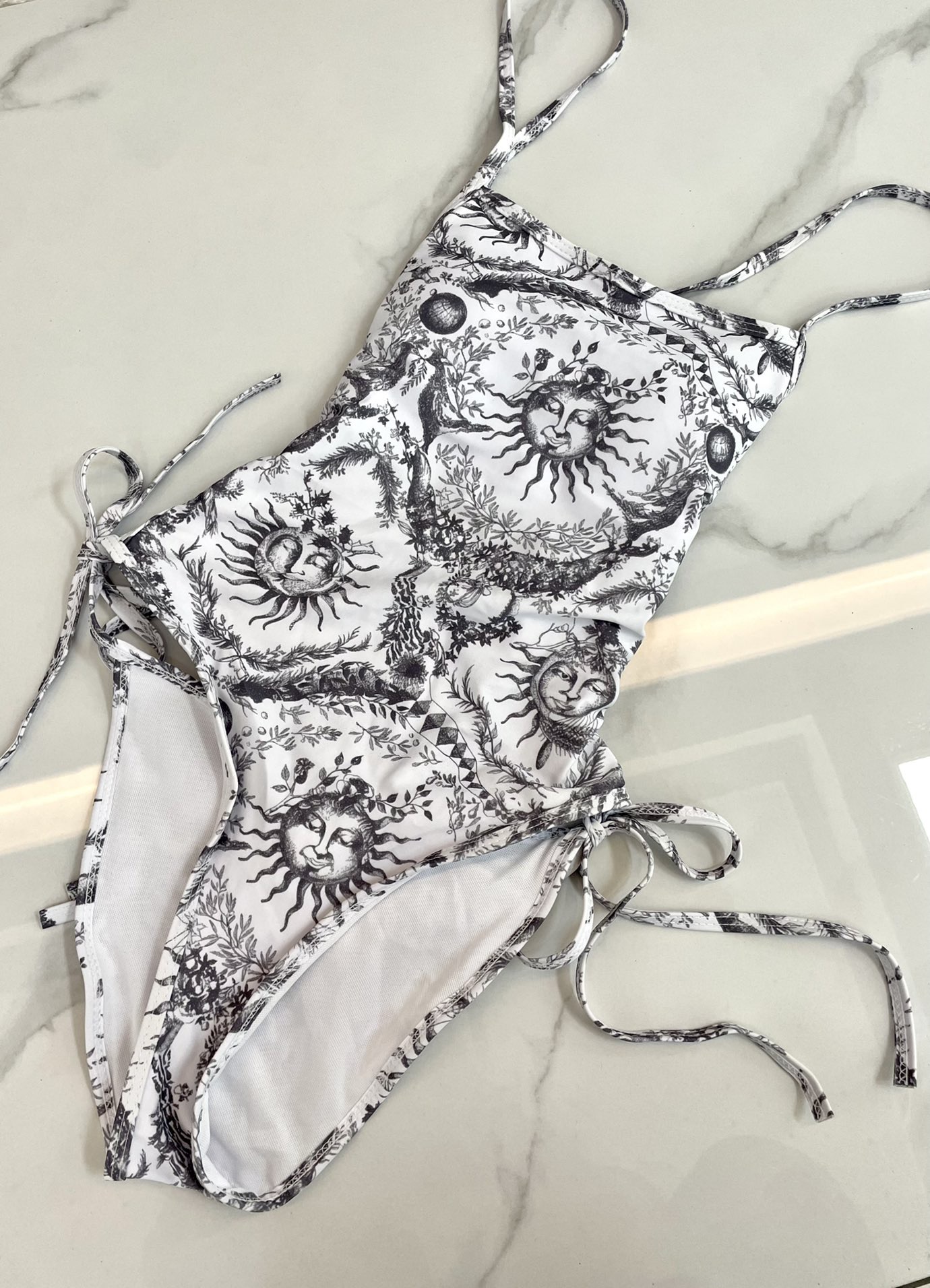 迪奥连体😍🥰适合多种场景的游泳衣🏊‍♀️海边 游泳池 温泉 水上乐园 漂流都可以😌内搭也完全可以 连体设