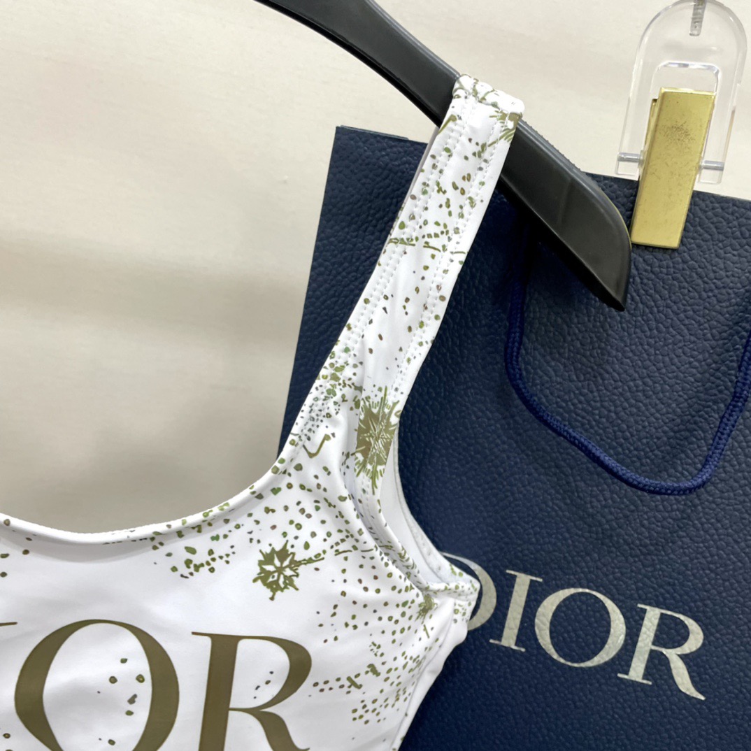 迪奥连体😍🥰适合多种场景的游泳衣🏊‍♀️海边 游泳池 温泉 水上乐园 漂流都可以😌内搭也完全可以 连体设