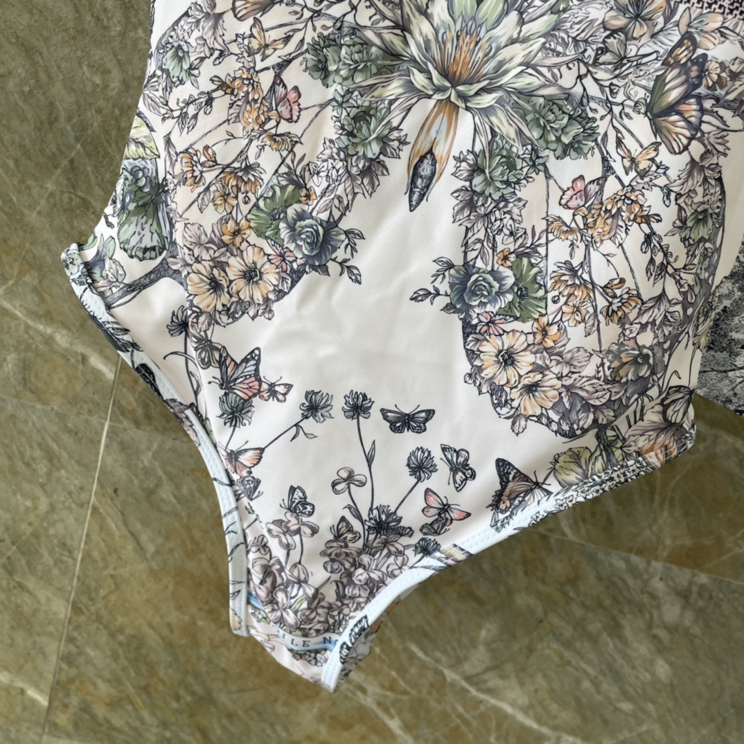 迪奥连体😍🥰适合多种场景的游泳衣🏊‍♀️海边 游泳池 温泉 水上乐园 漂流都可以😌内搭也完全可以 连体设