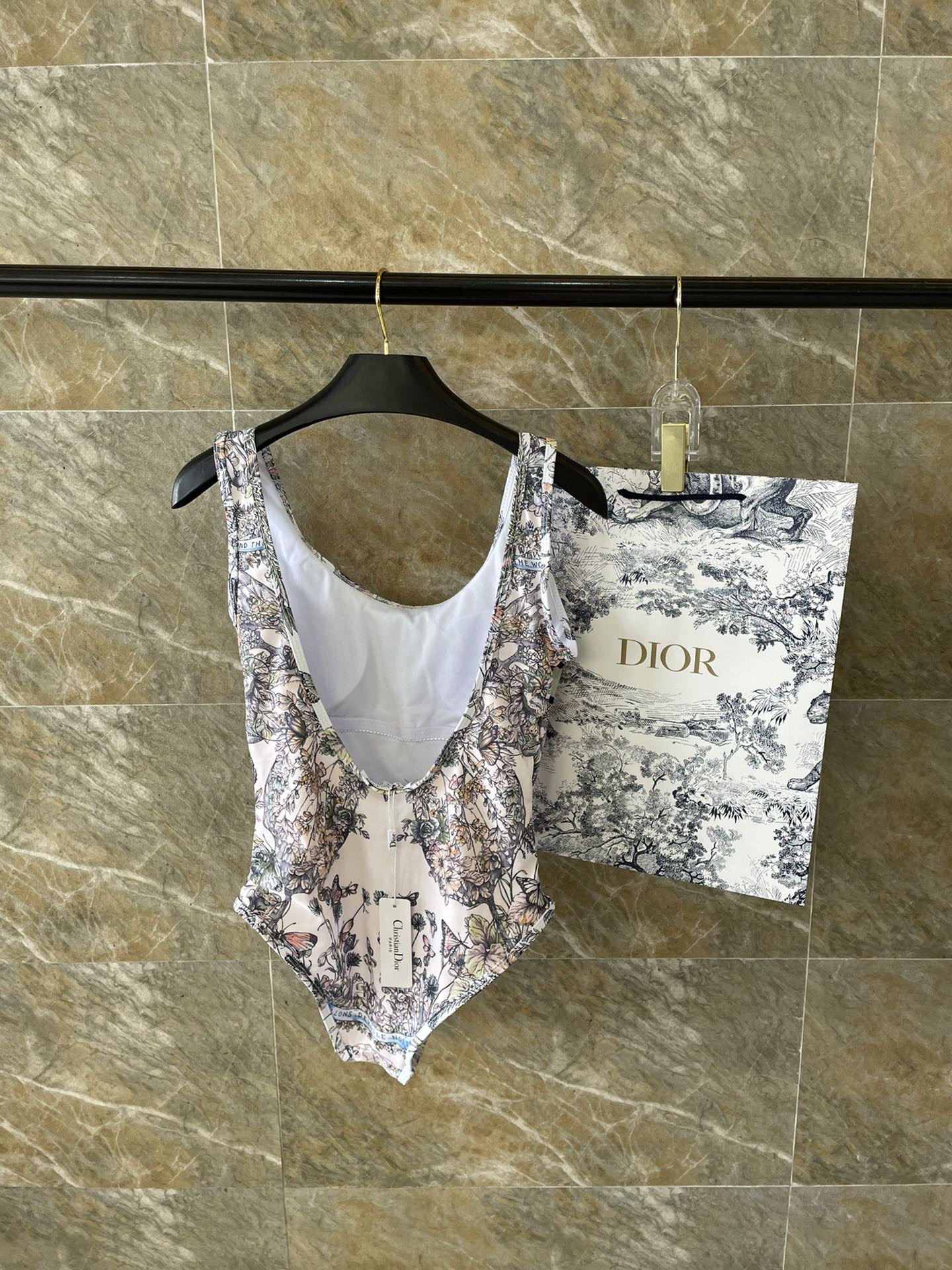 迪奥连体😍🥰适合多种场景的游泳衣🏊‍♀️海边 游泳池 温泉 水上乐园 漂流都可以😌内搭也完全可以 连体设