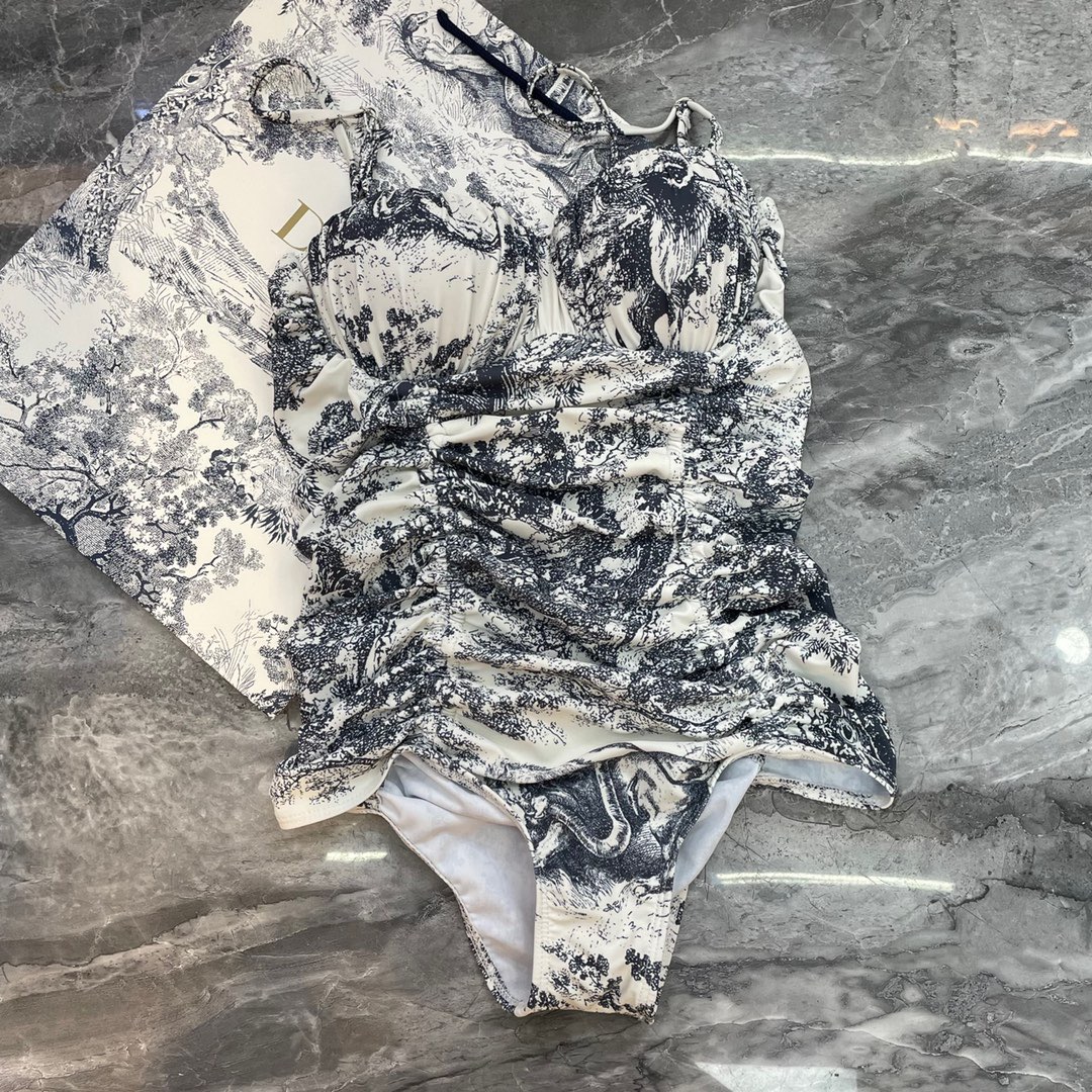 迪奥连体😍🥰适合多种场景的游泳衣🏊‍♀️海边 游泳池 温泉 水上乐园 漂流都可以😌内搭也完全可以 连体设