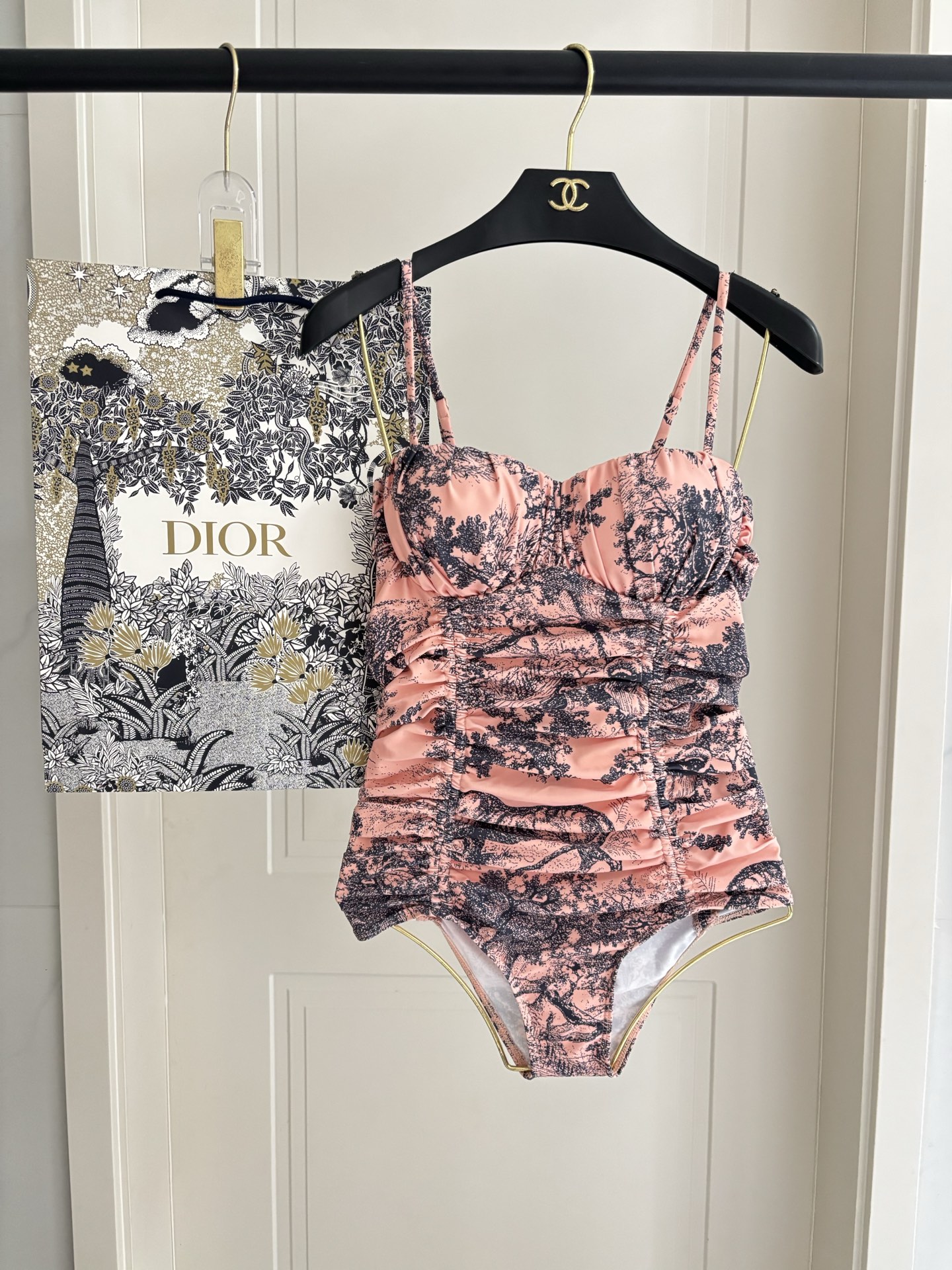 迪奥连体😍🥰适合多种场景的游泳衣🏊‍♀️海边 游泳池 温泉 水上乐园 漂流都可以😌内搭也完全可以 连体设