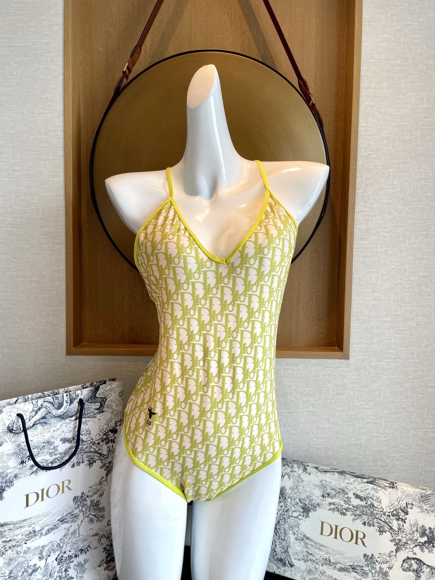Dior 迪奥连体泳衣 强烈推荐！超显气质 😍🥰适合多种场景的游泳衣🏊‍♀️海边 游泳池 温泉 水上乐园