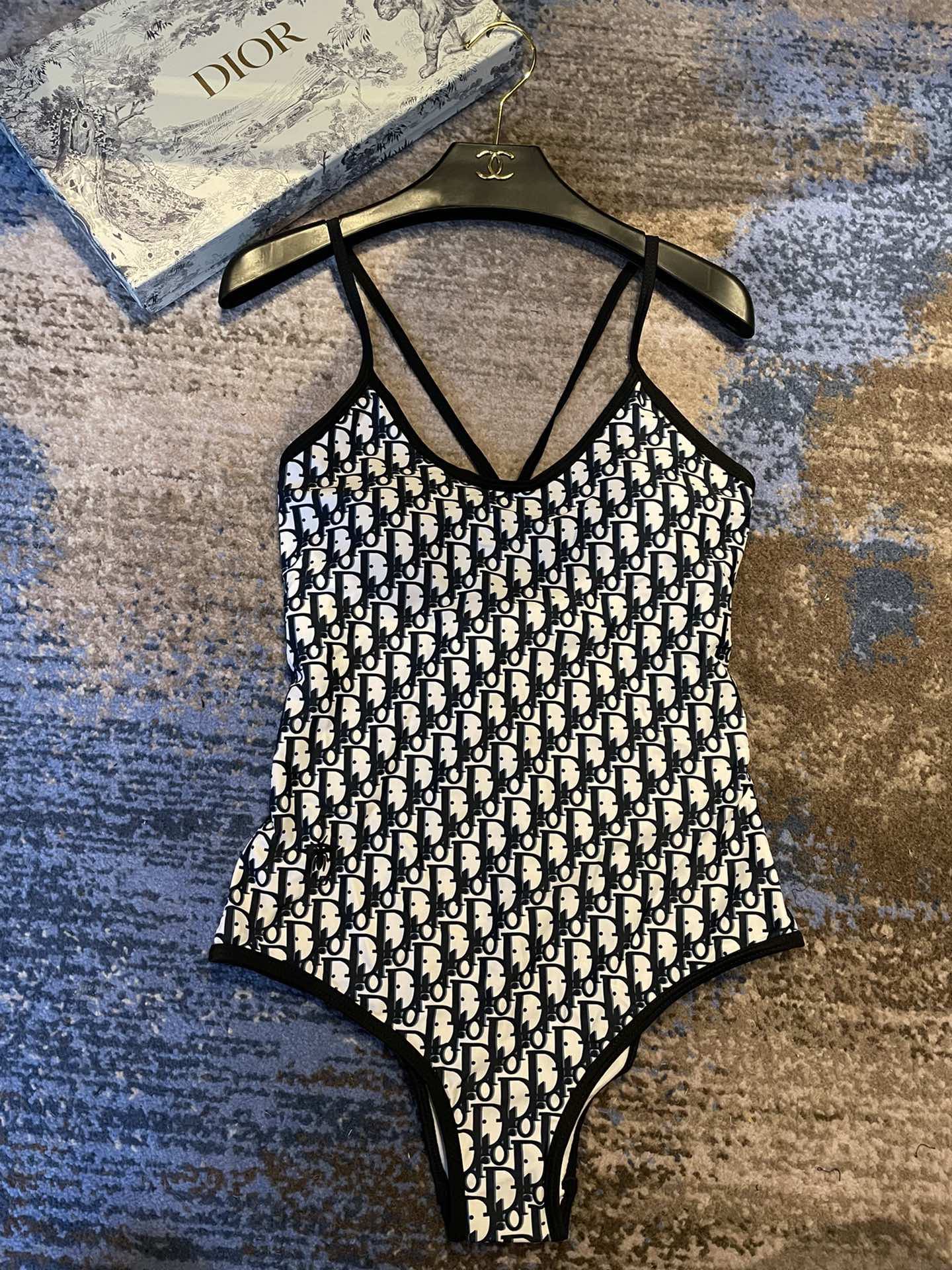 Dior 迪奥连体泳衣 强烈推荐！超显气质 😍🥰适合多种场景的游泳衣🏊‍♀️海边 游泳池 温泉 水上乐园