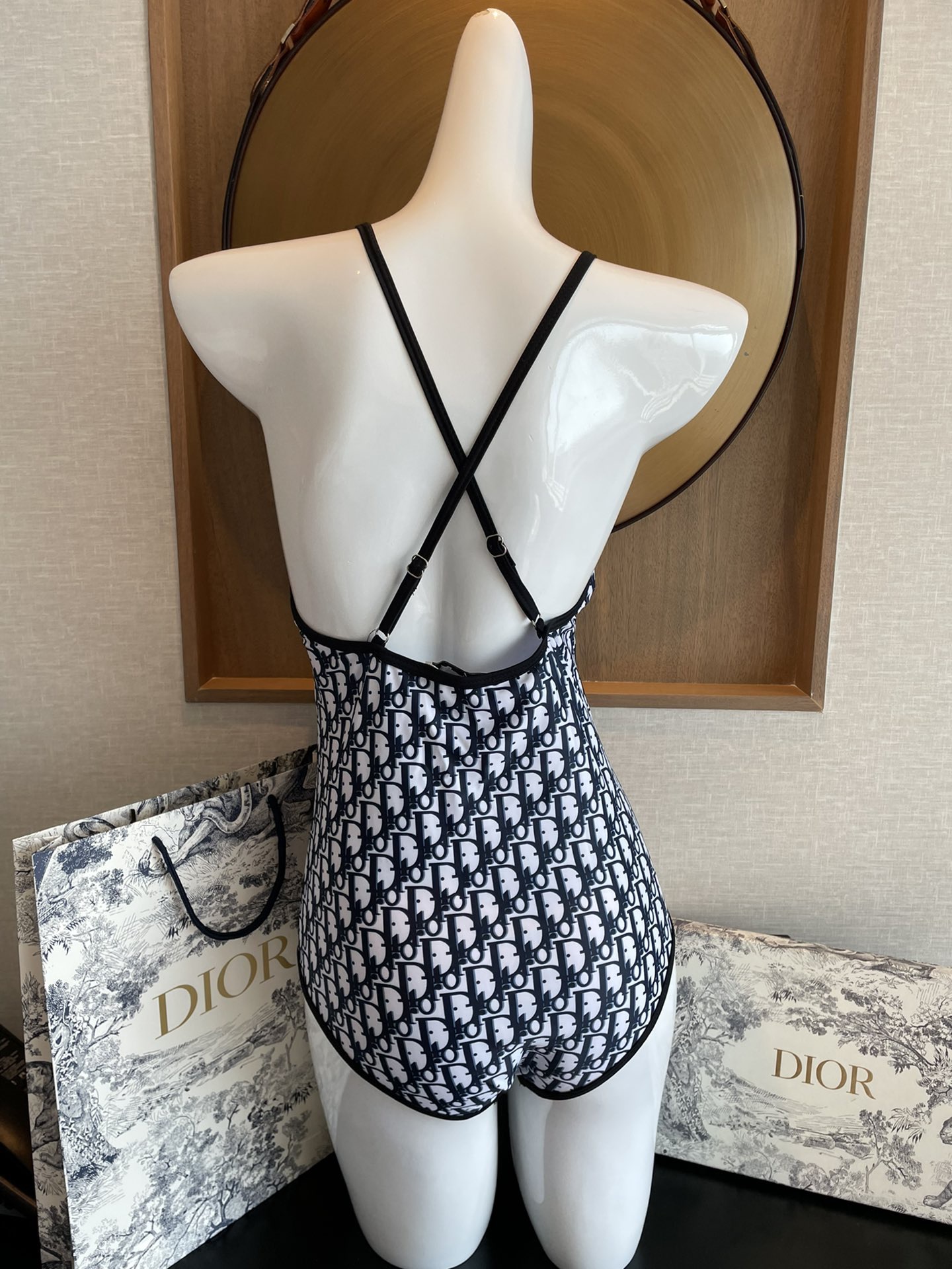 Dior 迪奥连体泳衣 强烈推荐！超显气质 😍🥰适合多种场景的游泳衣🏊‍♀️海边 游泳池 温泉 水上乐园