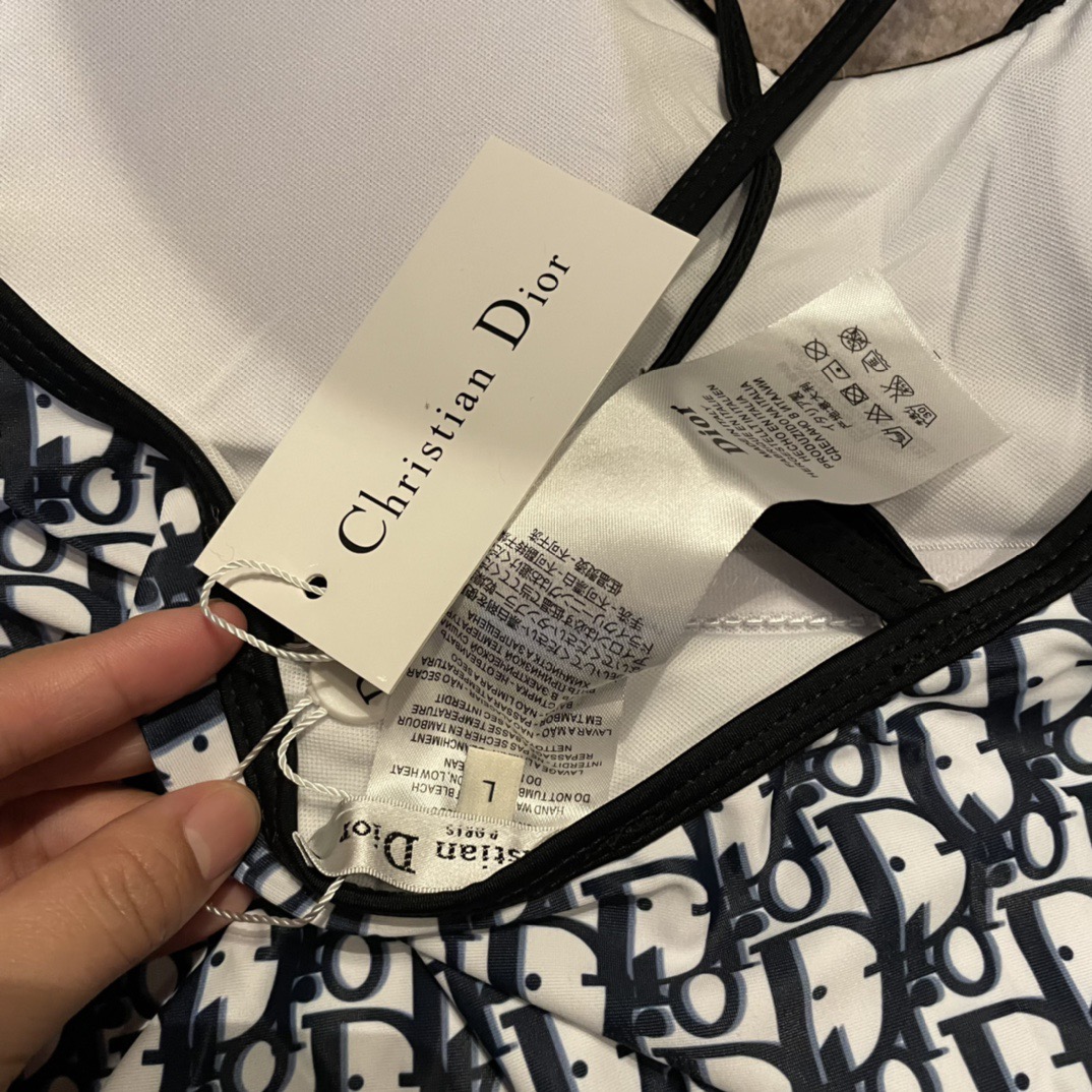 Dior 迪奥连体泳衣 强烈推荐！超显气质 😍🥰适合多种场景的游泳衣🏊‍♀️海边 游泳池 温泉 水上乐园