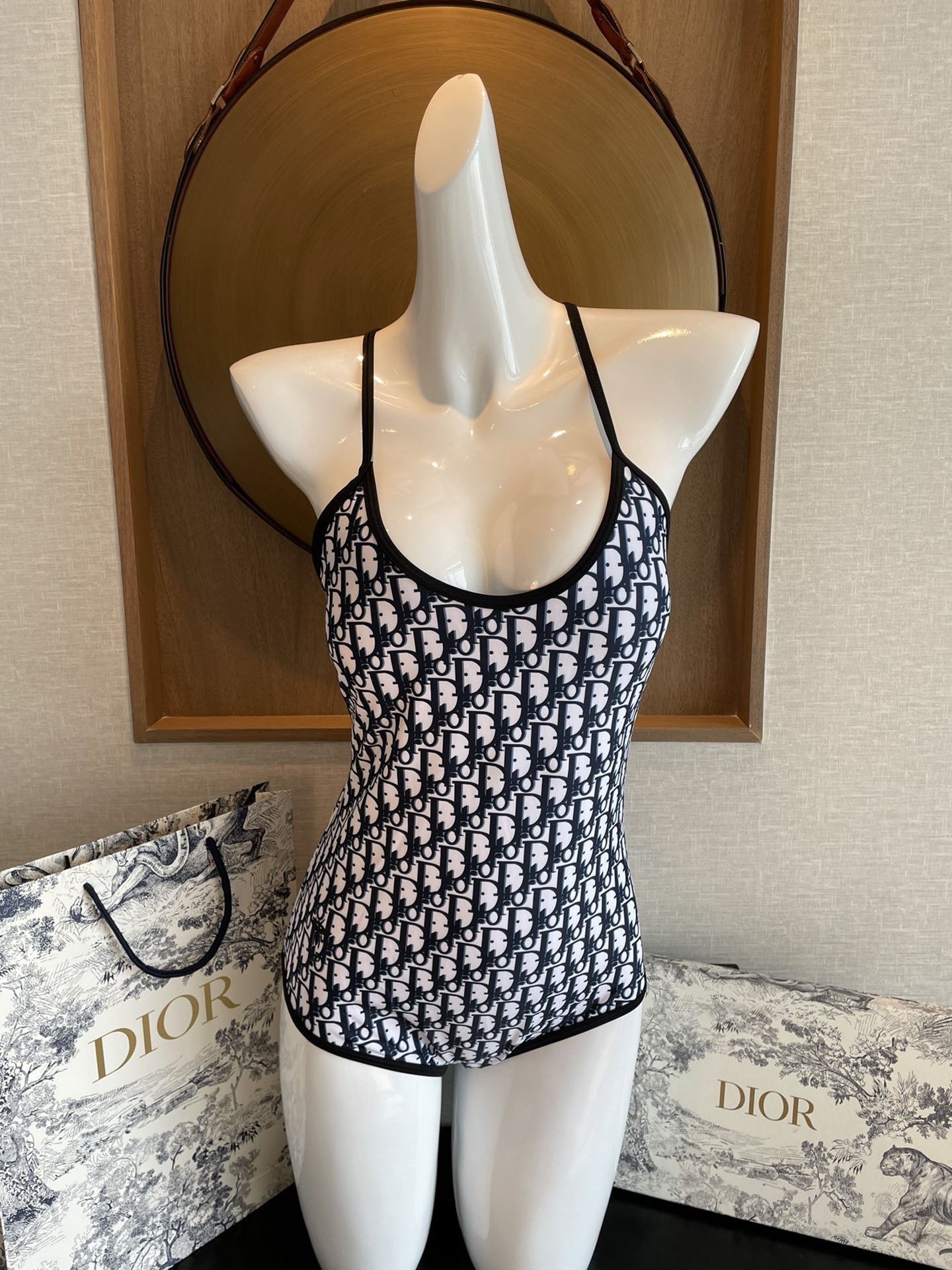 Dior 迪奥连体泳衣 强烈推荐！超显气质 😍🥰适合多种场景的游泳衣🏊‍♀️海边 游泳池 温泉 水上乐园