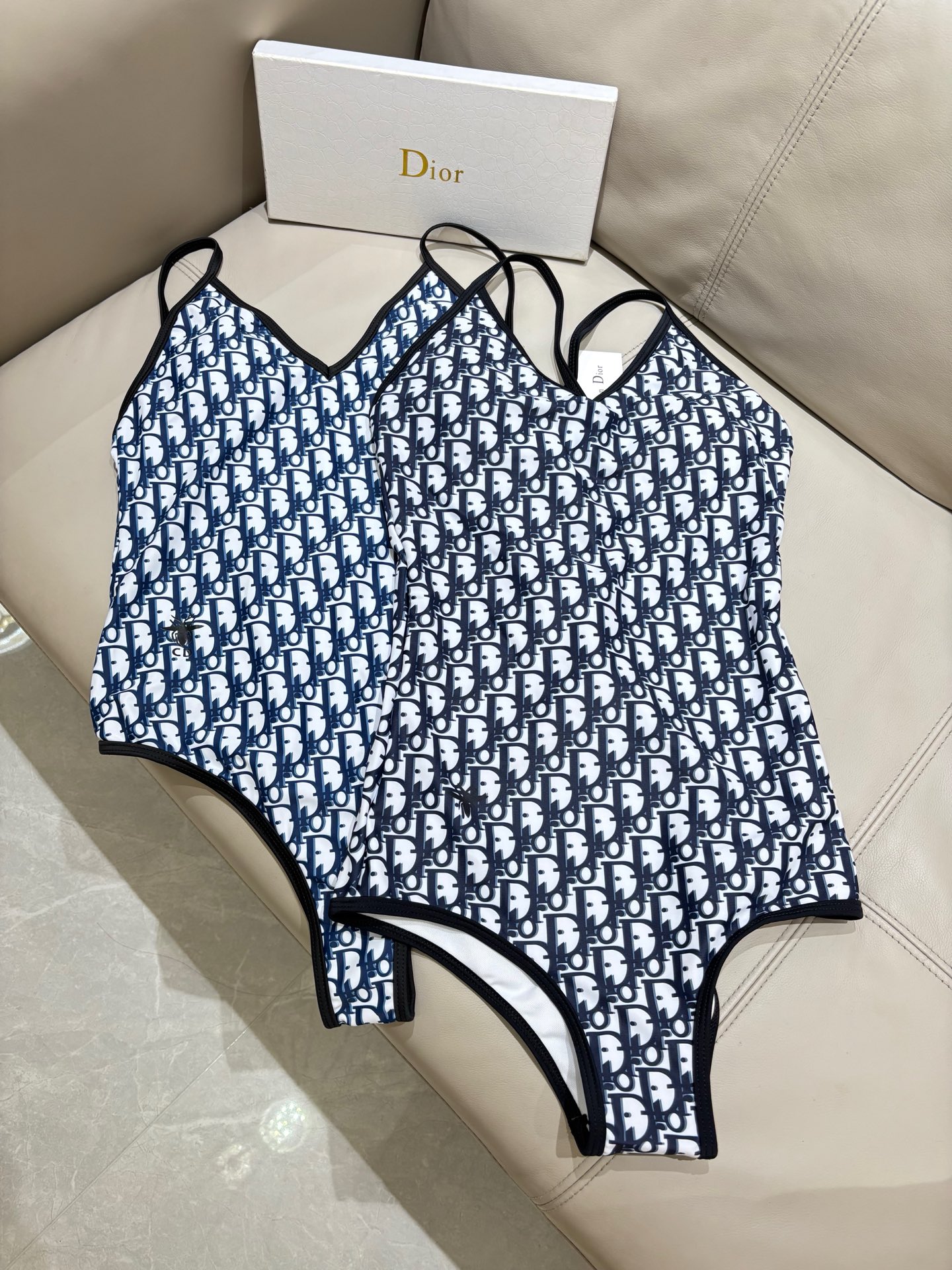 Dior 迪奥连体泳衣 强烈推荐！超显气质 😍🥰适合多种场景的游泳衣🏊‍♀️海边 游泳池 温泉 水上乐园