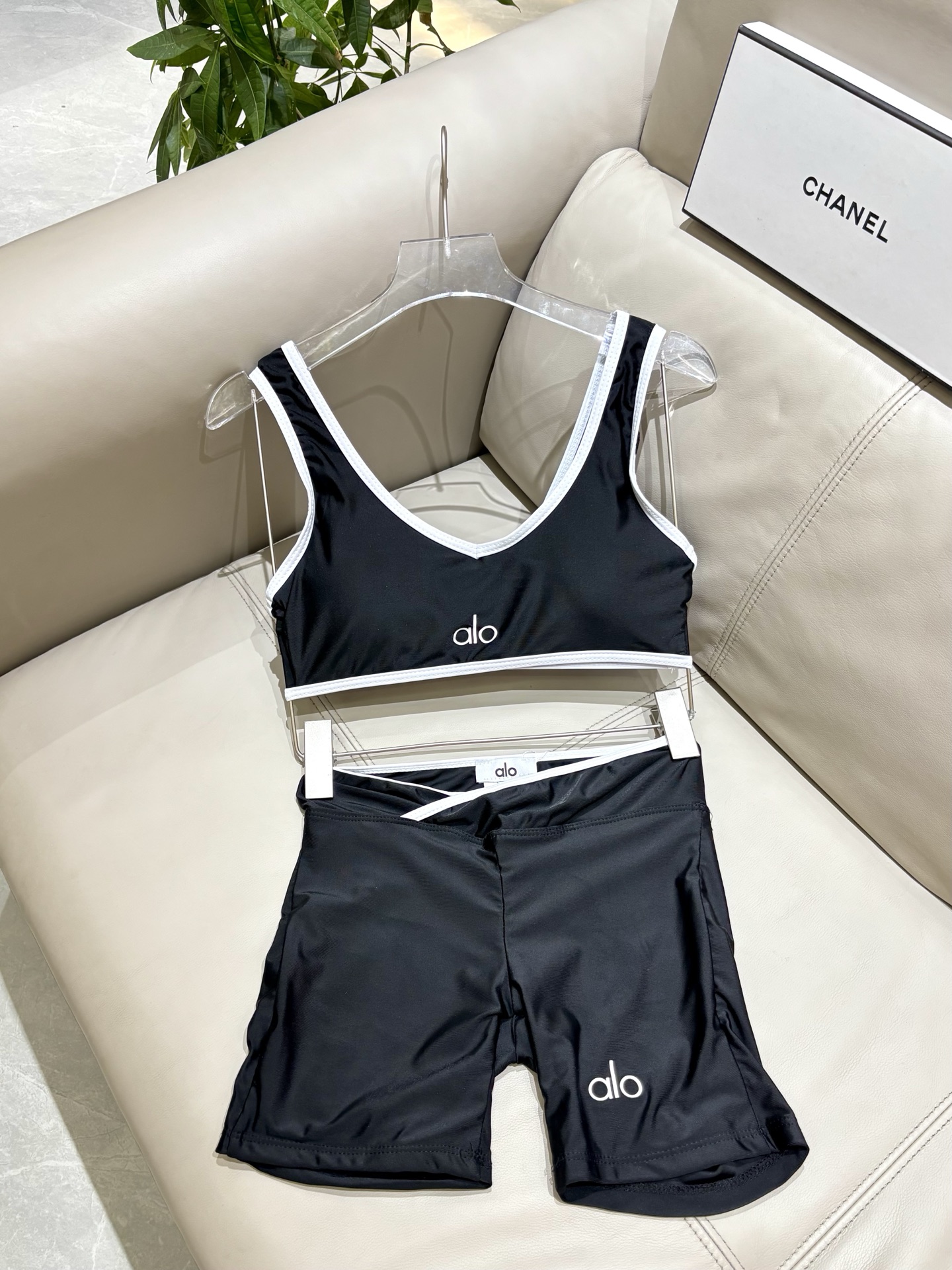 ALO新款高弹力健身短款瑜伽服运动套装~小背心➕修身提臀显瘦打底裤S M L Xl