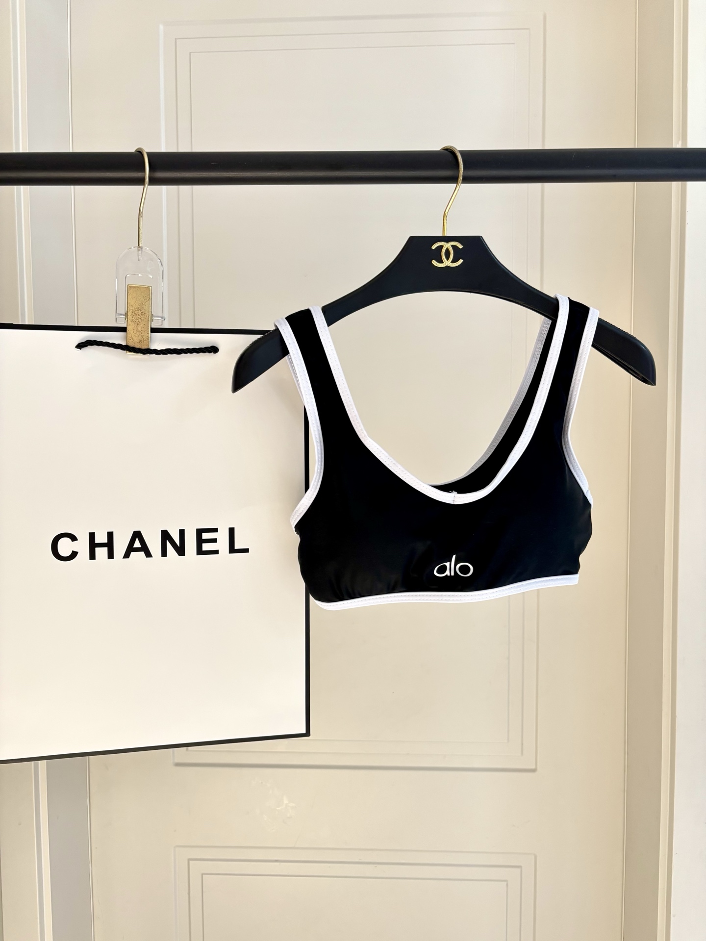 ALO新款高弹力健身短款瑜伽服运动套装~小背心➕修身提臀显瘦打底裤S M L Xl