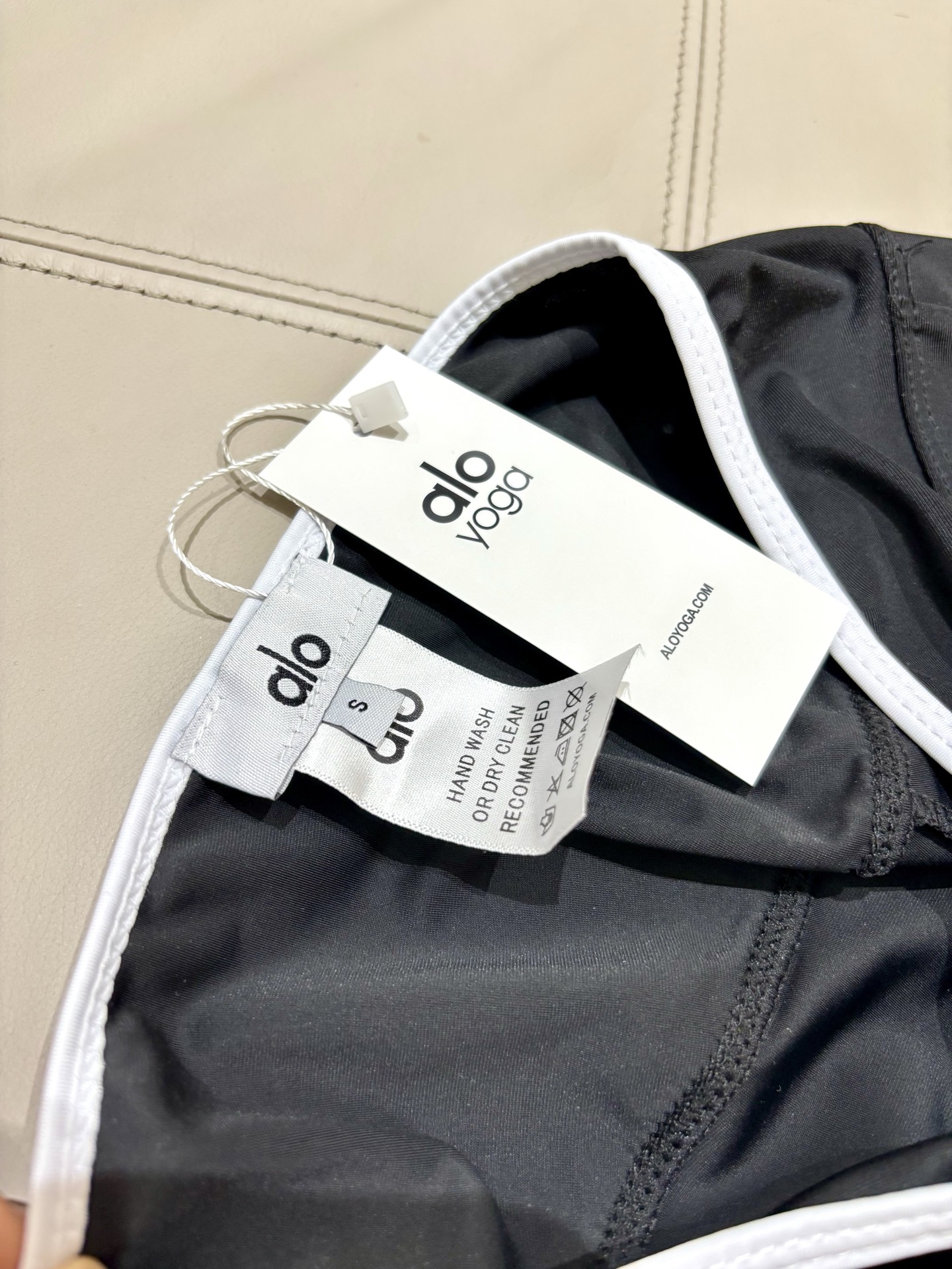 ALO新款高弹力健身短款瑜伽服运动套装~小背心➕修身提臀显瘦打底裤S M L Xl