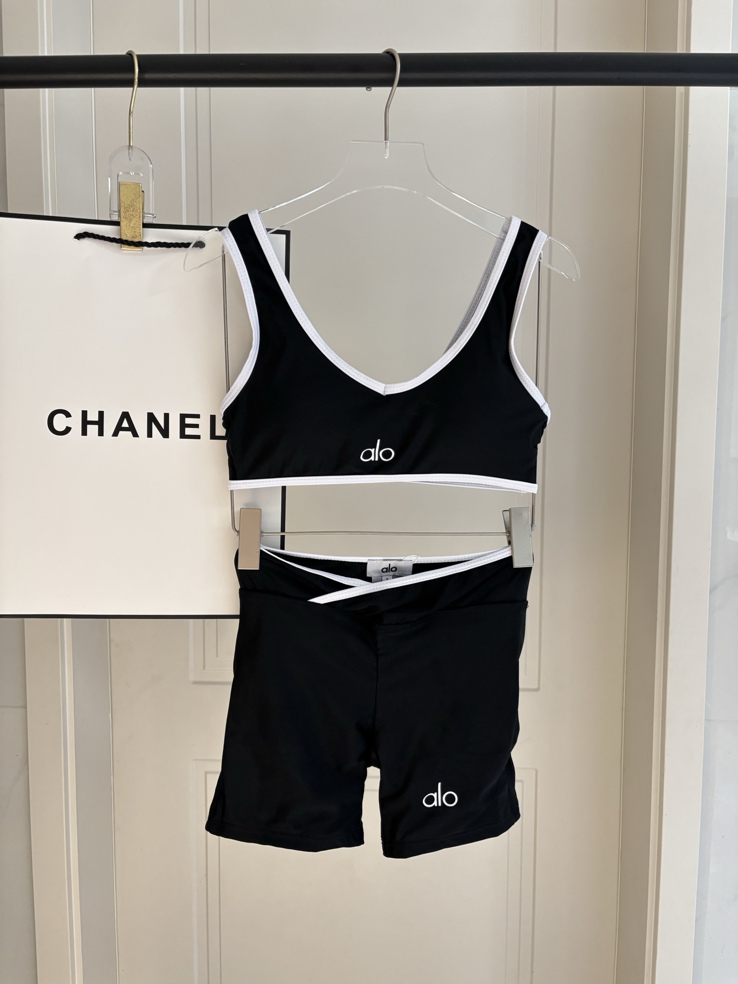 ALO新款高弹力健身短款瑜伽服运动套装~小背心➕修身提臀显瘦打底裤S M L Xl