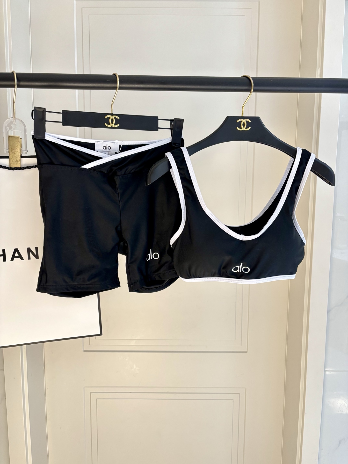 ALO新款高弹力健身短款瑜伽服运动套装~小背心➕修身提臀显瘦打底裤S M L Xl