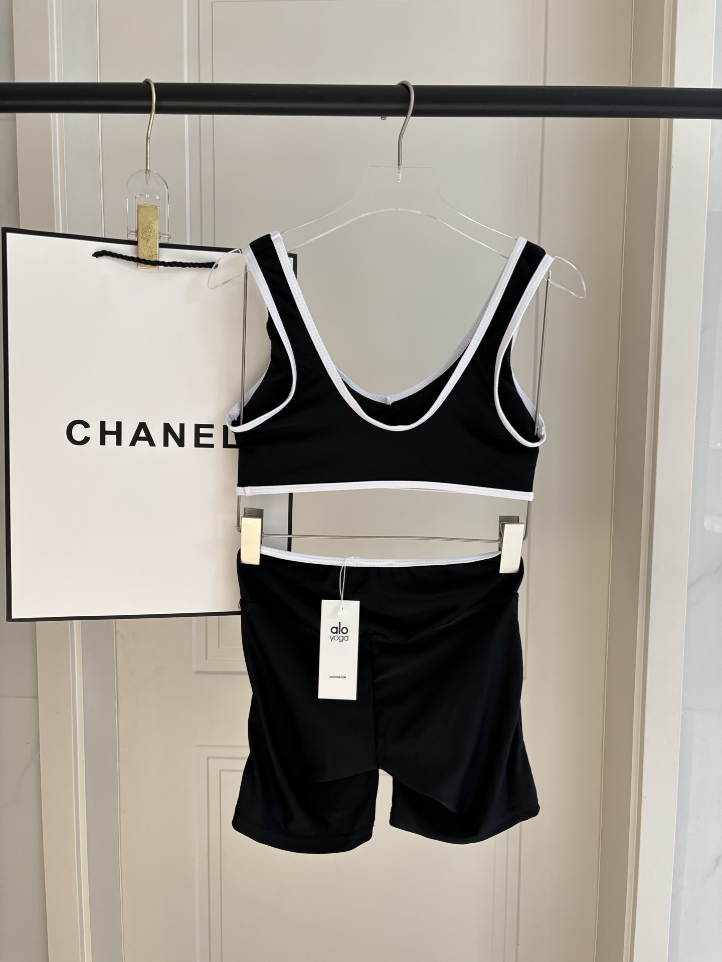 ALO新款高弹力健身短款瑜伽服运动套装~小背心➕修身提臀显瘦打底裤S M L Xl